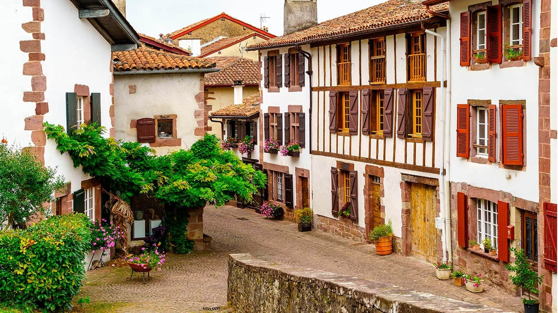 Los pueblos entre el mar y la montaña del País Vasco francés