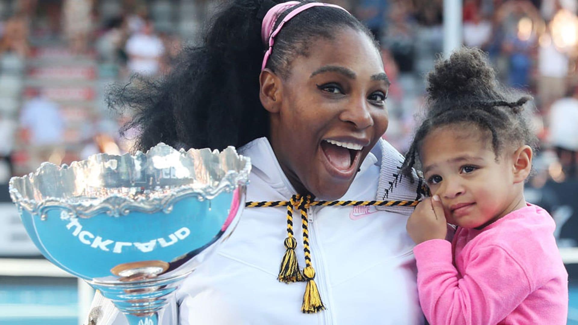 Serena Williams prepara a su hija para su primera clase de tenis ¡con look incluido!