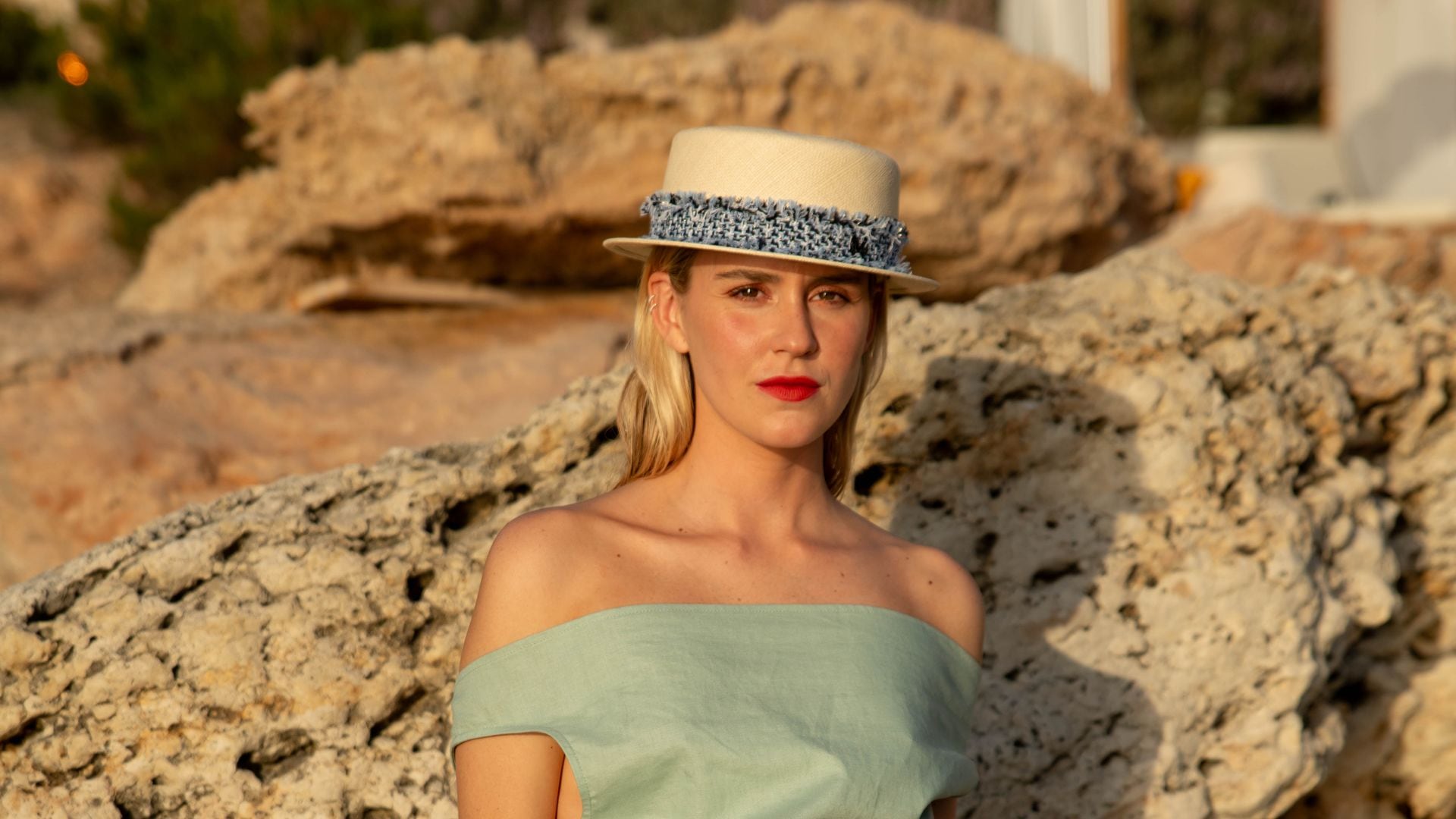Hablamos con la influencer Mónica Anoz de sus planes favoritos en Ibiza: ‘ Estar con mi familia en el mar, comerme unas sardinas y ver el atardecer’