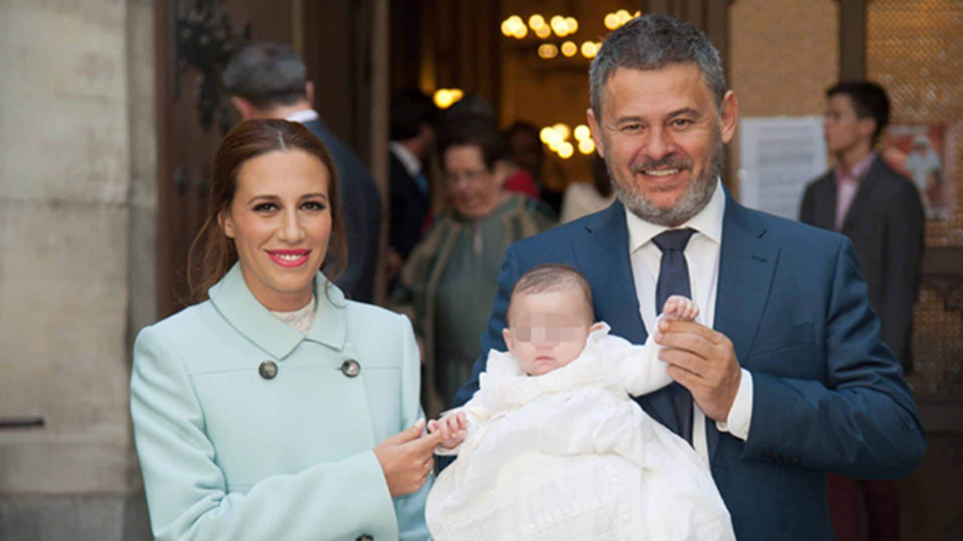 Miki Nadal y Carola Escámez bautizan a su hija Carmela