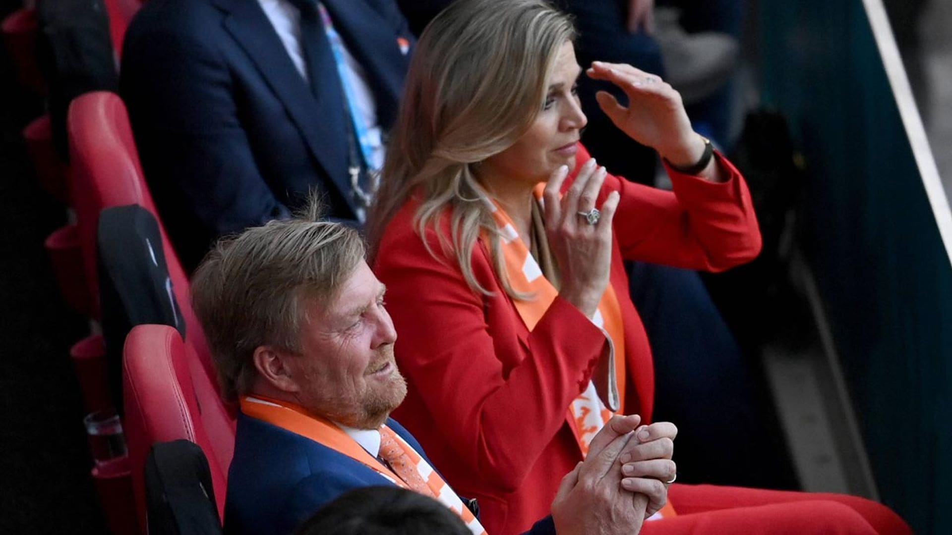 Máxima y Guillermo de Holanda viven con emoción el partido de su selección en la Eurocopa