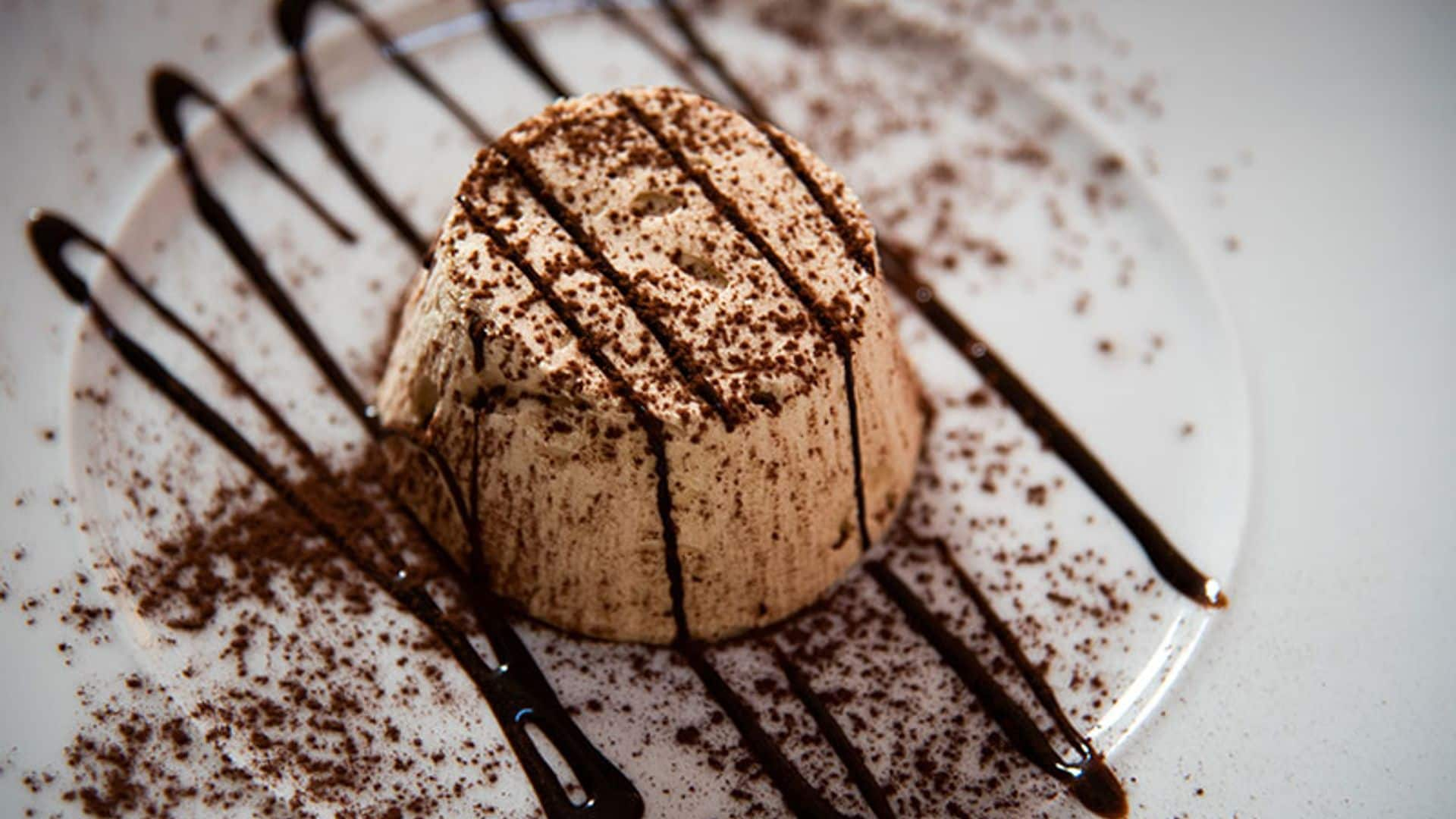 charlota de turron de jijona con chocolate y cacao