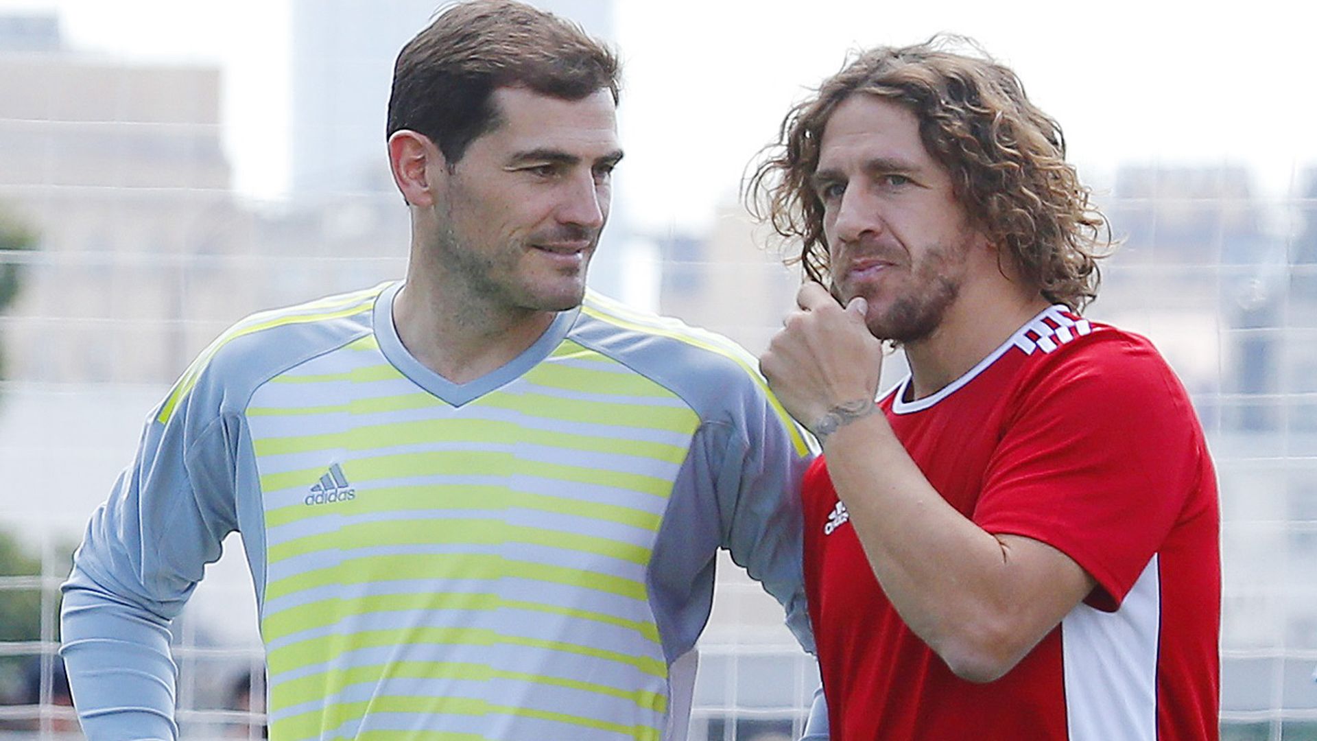 El reencuentro de Iker Casillas y Carles Puyol: 'Qué alegría verte tan bien'