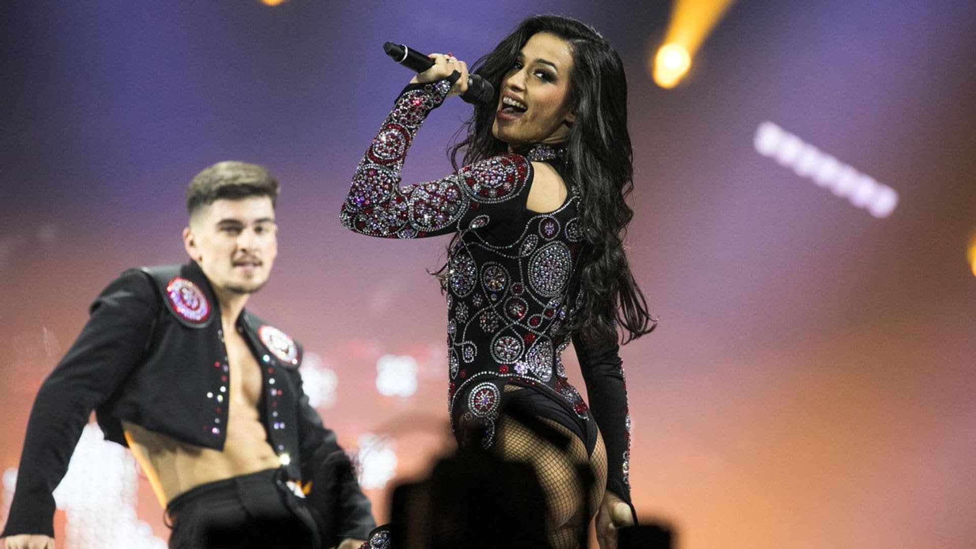 Fuego, juego de luces y pasión española: los ingredientes ganadores de la coreografía de Chanel en Eurovisión