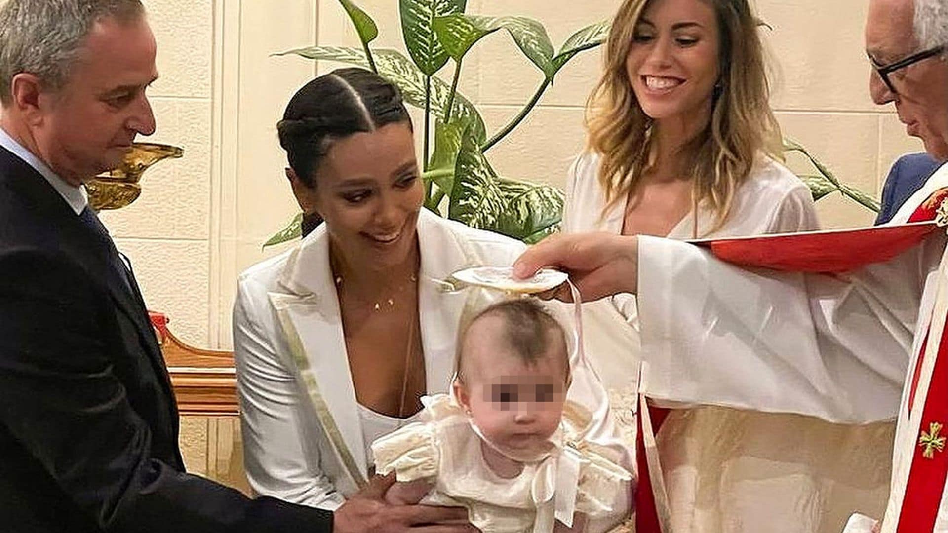 La emoción de Cristina Pedroche en el bautizo de Galatea, la hija de Miki Nadal y Helena Aldea