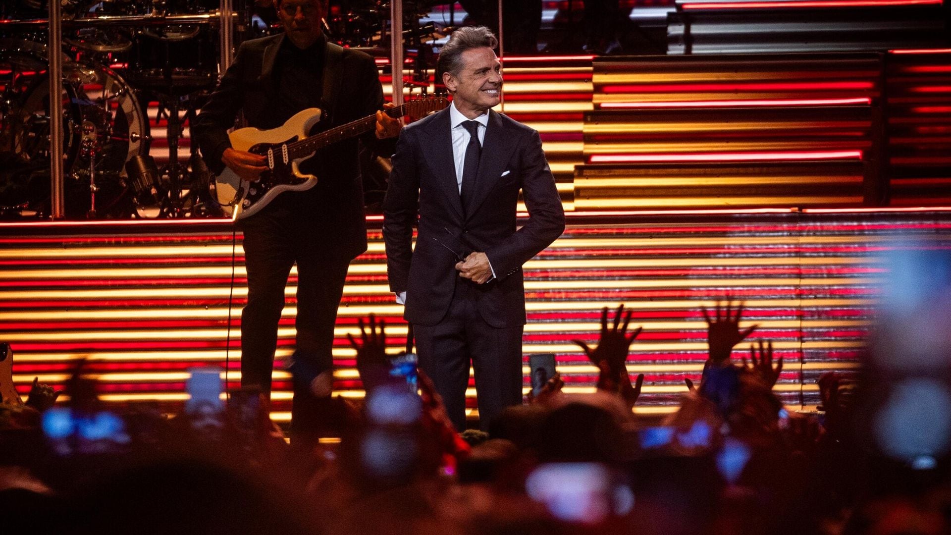 Luis Miguel se quiebra en llanto al recibir gran ovación tras su concierto en Chile