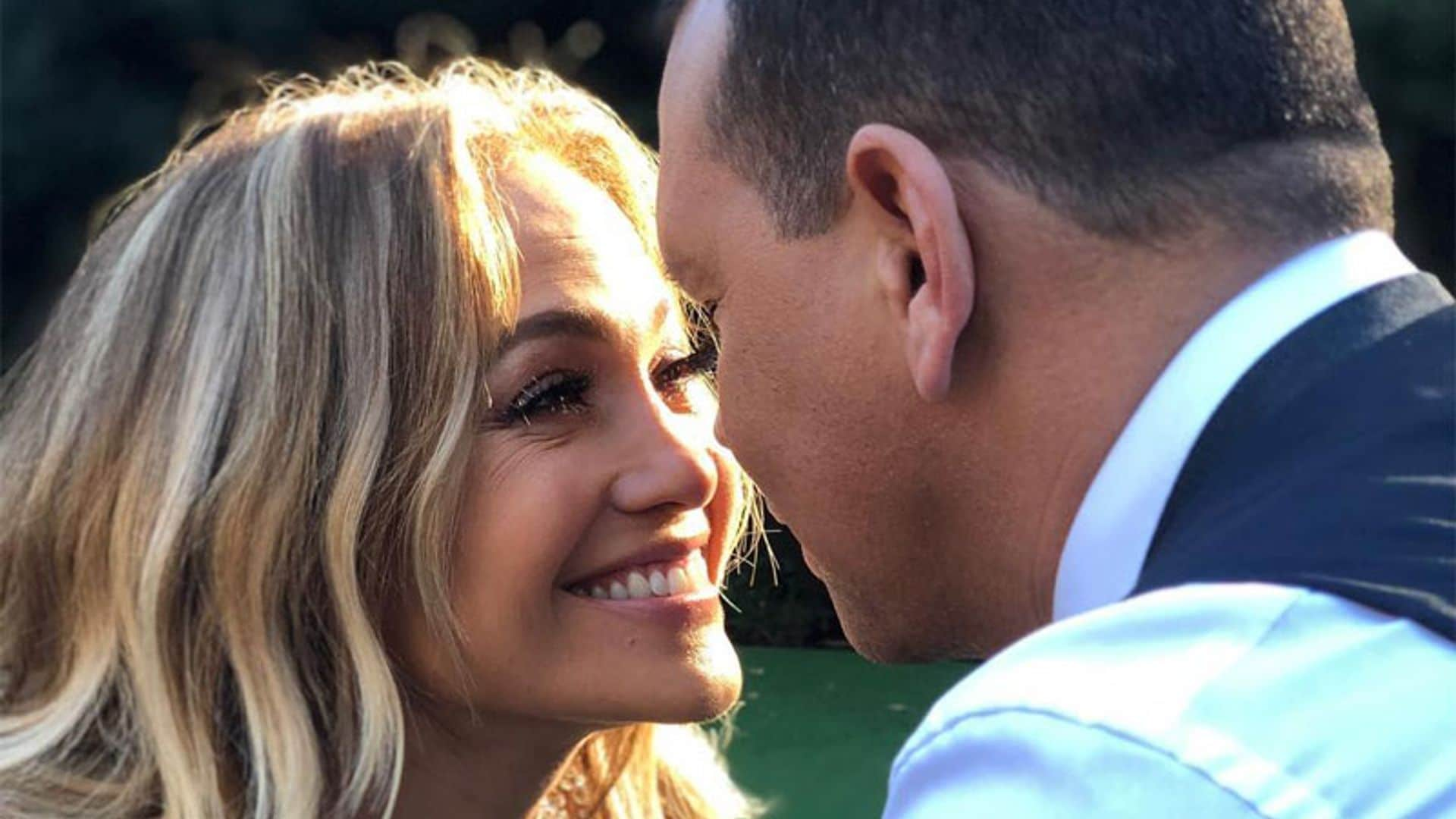 Jennifer Lopez celebra dos años de amor con Álex Rodríguez con su mensaje más romántico