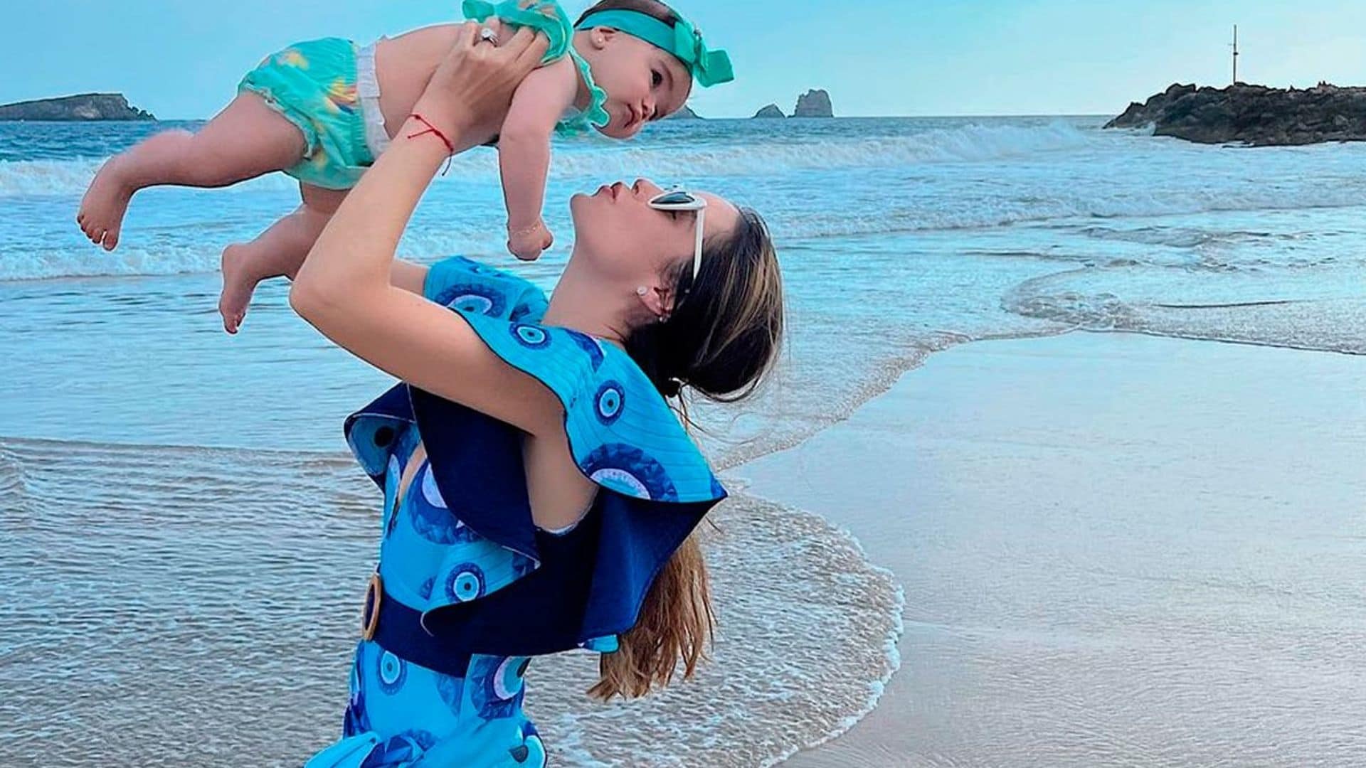 Desde la playa, Ximena Navarrete deja ver lo mucho que ha crecido su bebé