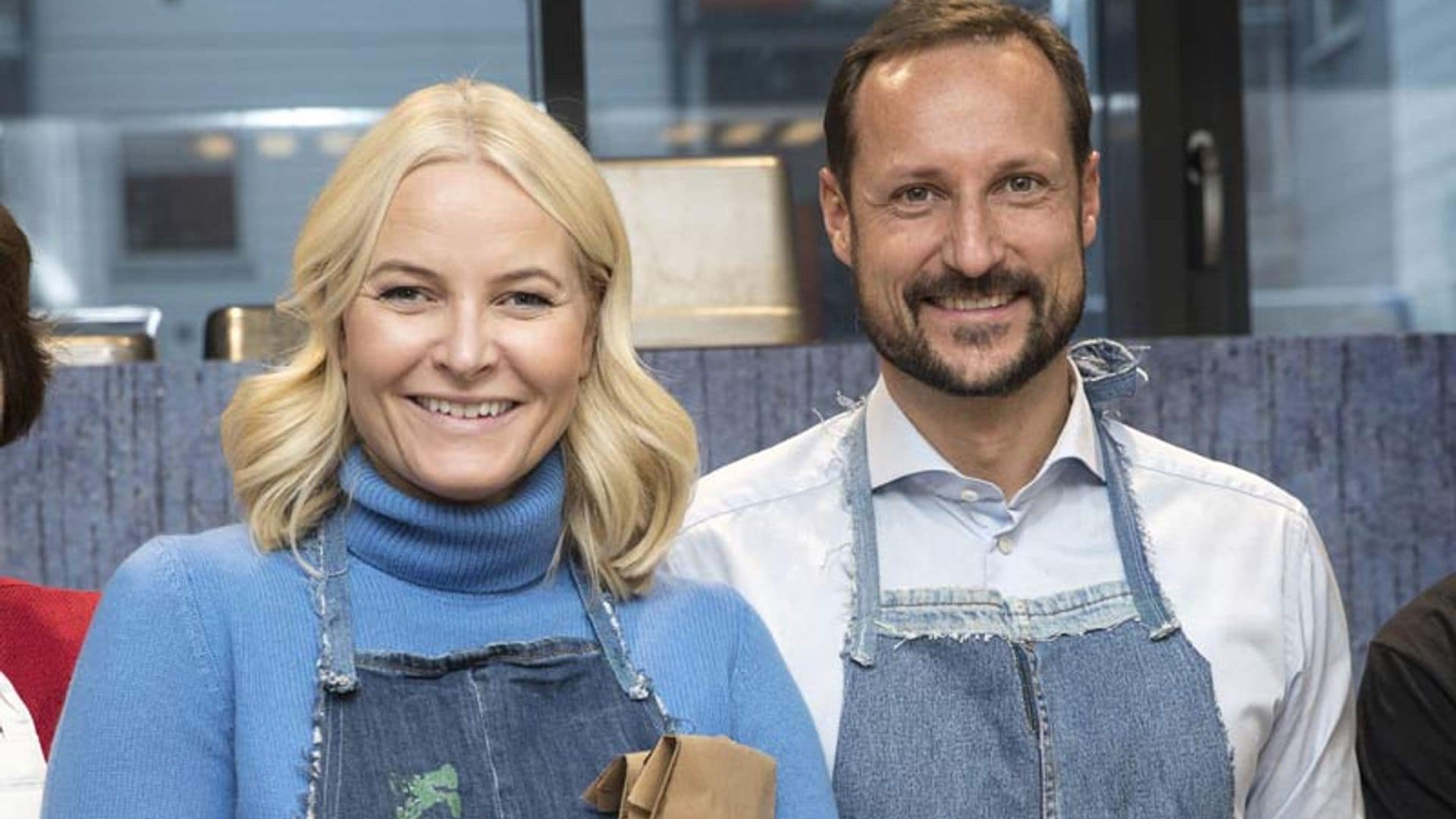 Ni te imaginas con quiénes pasarán el día de Nochebuena Haakon y Mette Marit de Noruega