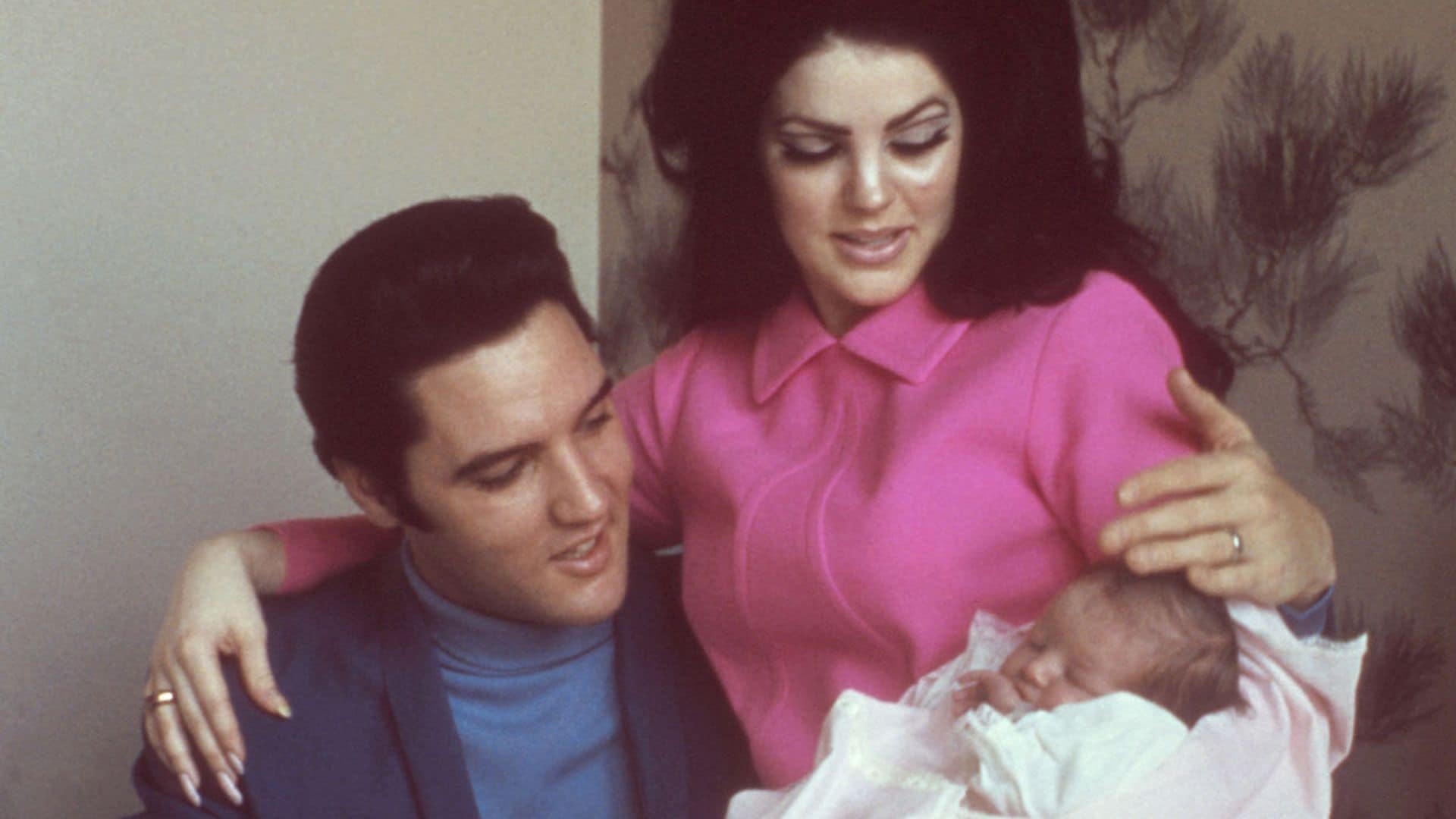 Su madre Priscilla Presley, su hija Riley y sus íntimos, incluida Sarah Ferguson, recuerdan a la hija del 'Rey del Rock'