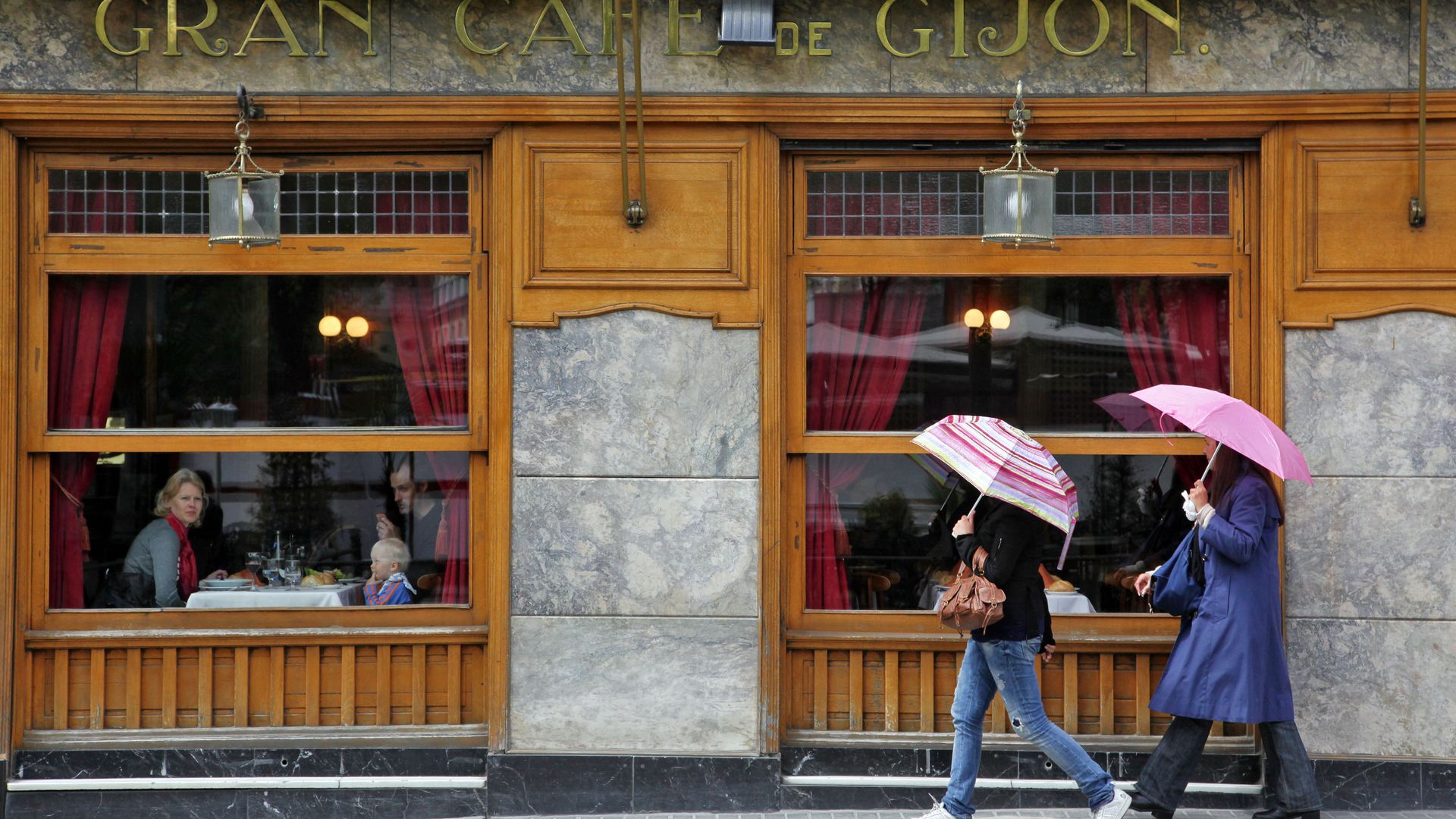 Ocho cafés centenarios de España, ¿quieres saber cuáles son los más icónicos?