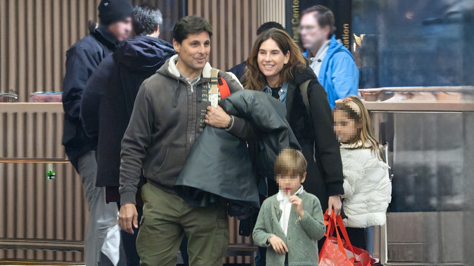 Las vacaciones navideñas de Francisco Rivera y Lourdes Montes con sus hijos en el pueblo de Papá Noel