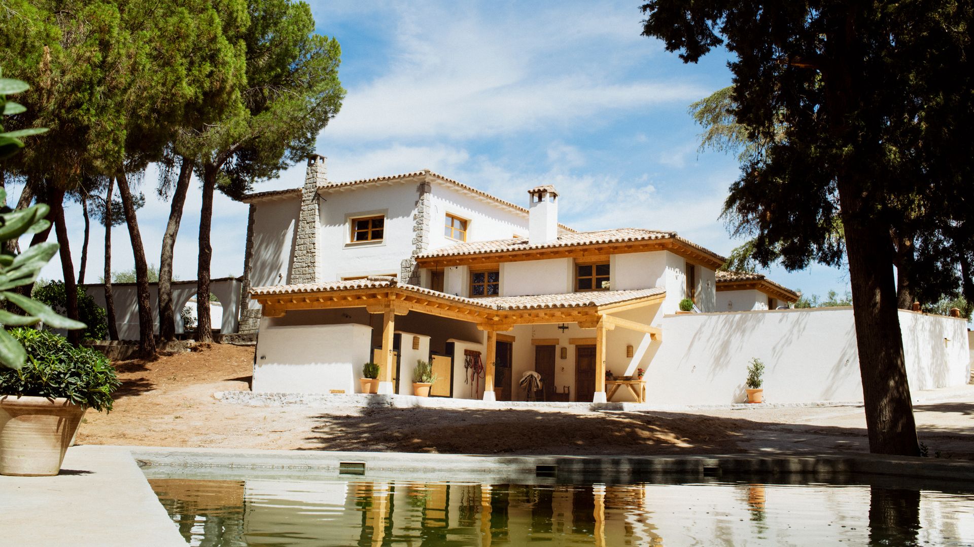 HOLA 4181 ALEJANDRA DE ROJAS NOS ENSEÑA SU NUEVA CASA DE CAMPO