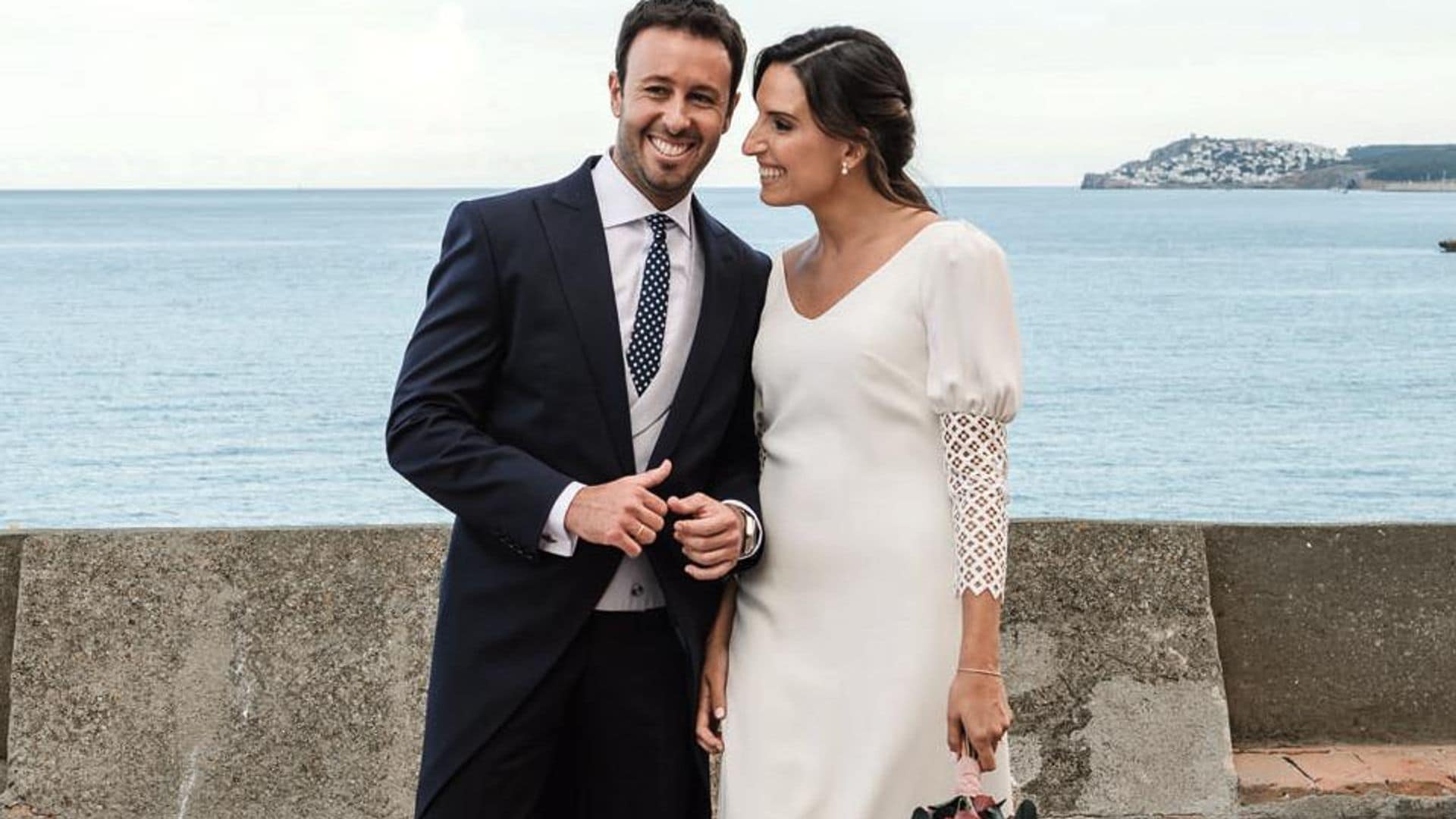 El álbum de la romántica y televisiva boda frente al mar de Matías Prats, Jr. y Claudia Collado