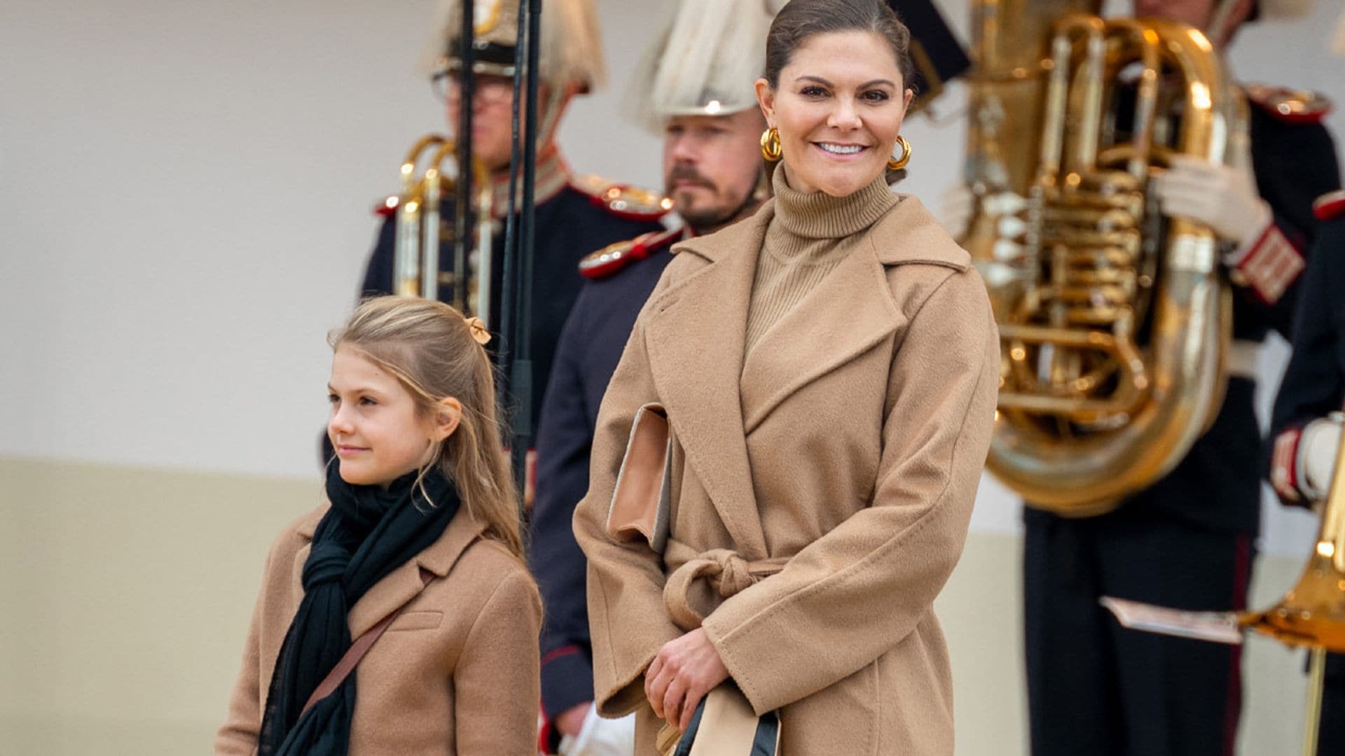 La estilosa aparición de Estelle de Suecia imitando a mamá