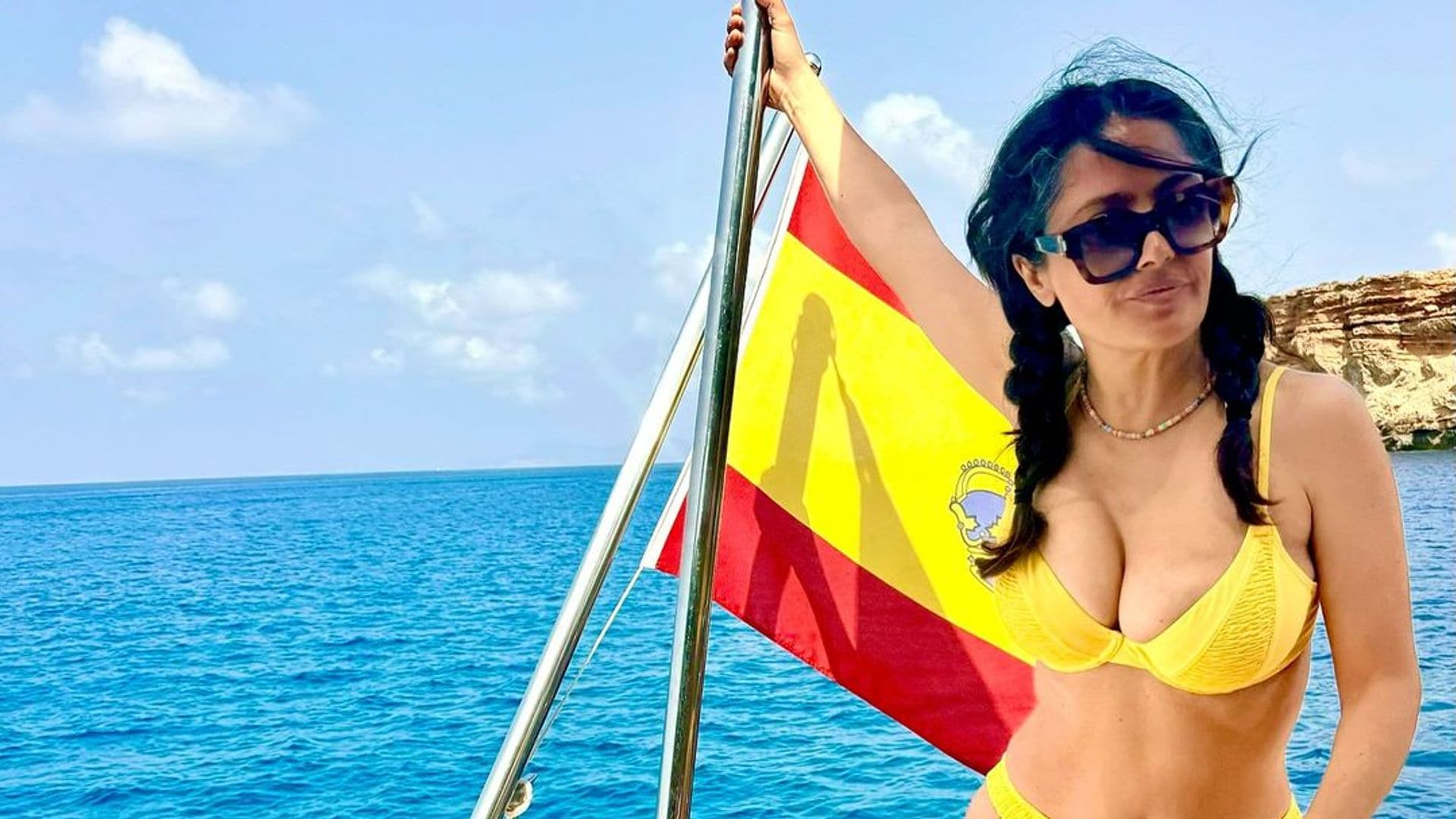 Desde Ibiza, Salma Hayek se deja ver en su posado más veraniego