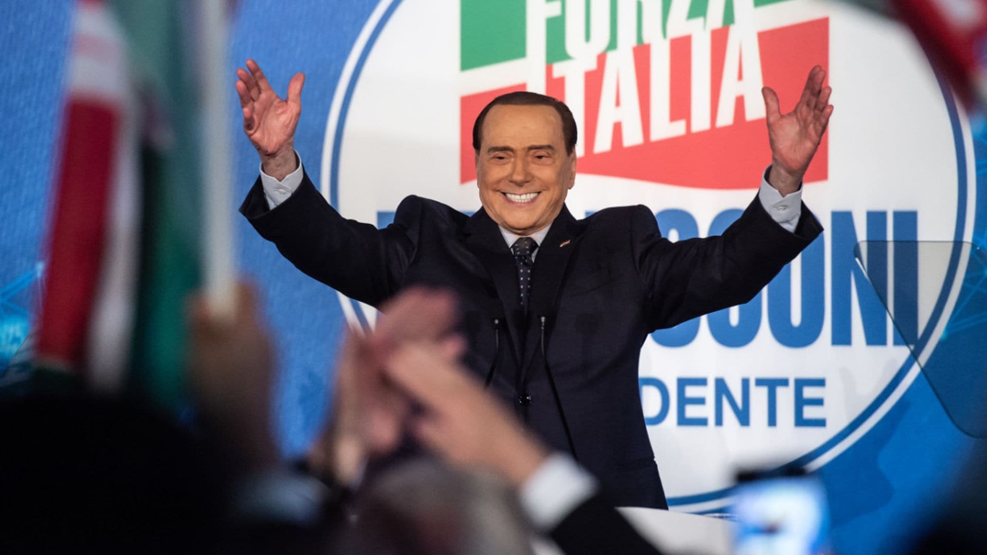 La bandera de Italia y la dieta de Silvio Berlusconi, una leyenda llena de realidad