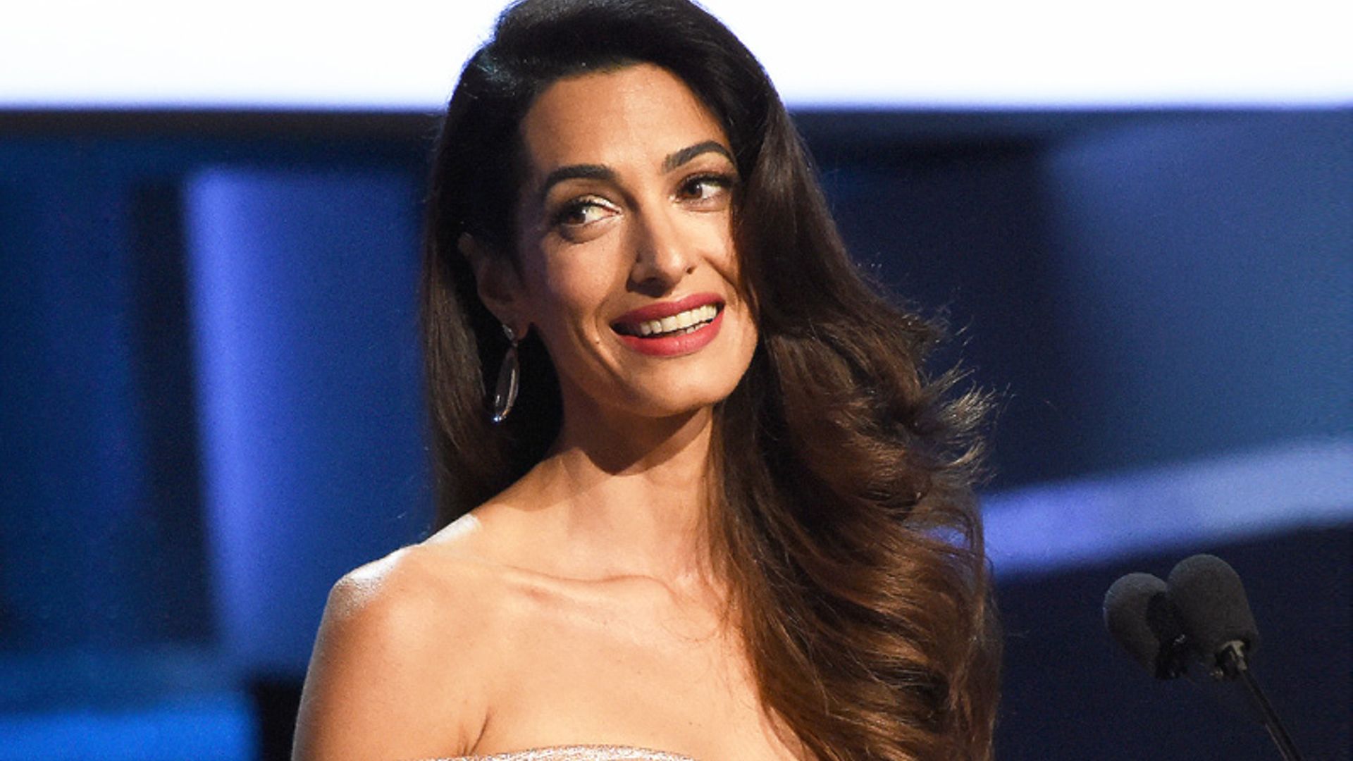 Amal Clooney habla sobre su experiencia como refugiada libanesa en el Reino Unido