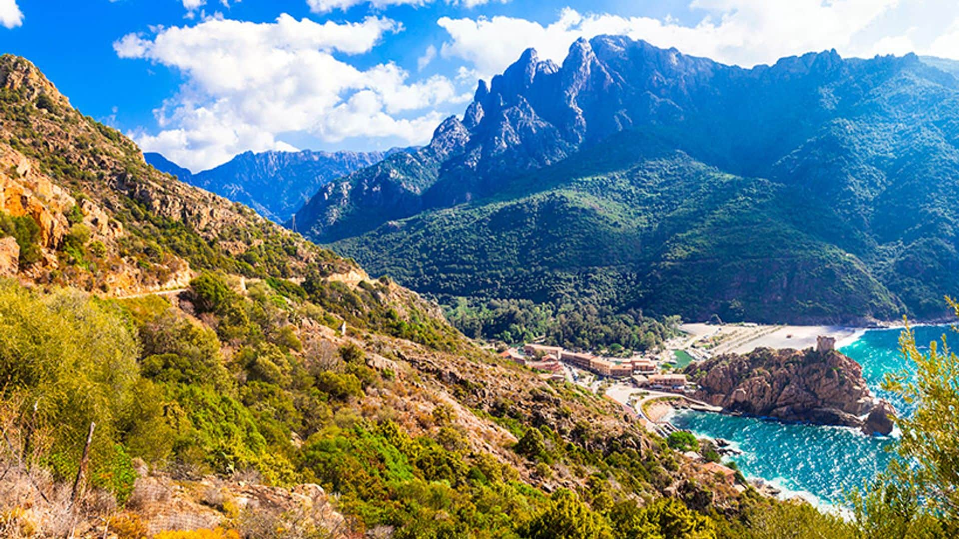 Córcega: pueblos medievales, naturaleza salvaje y playas para aburrir