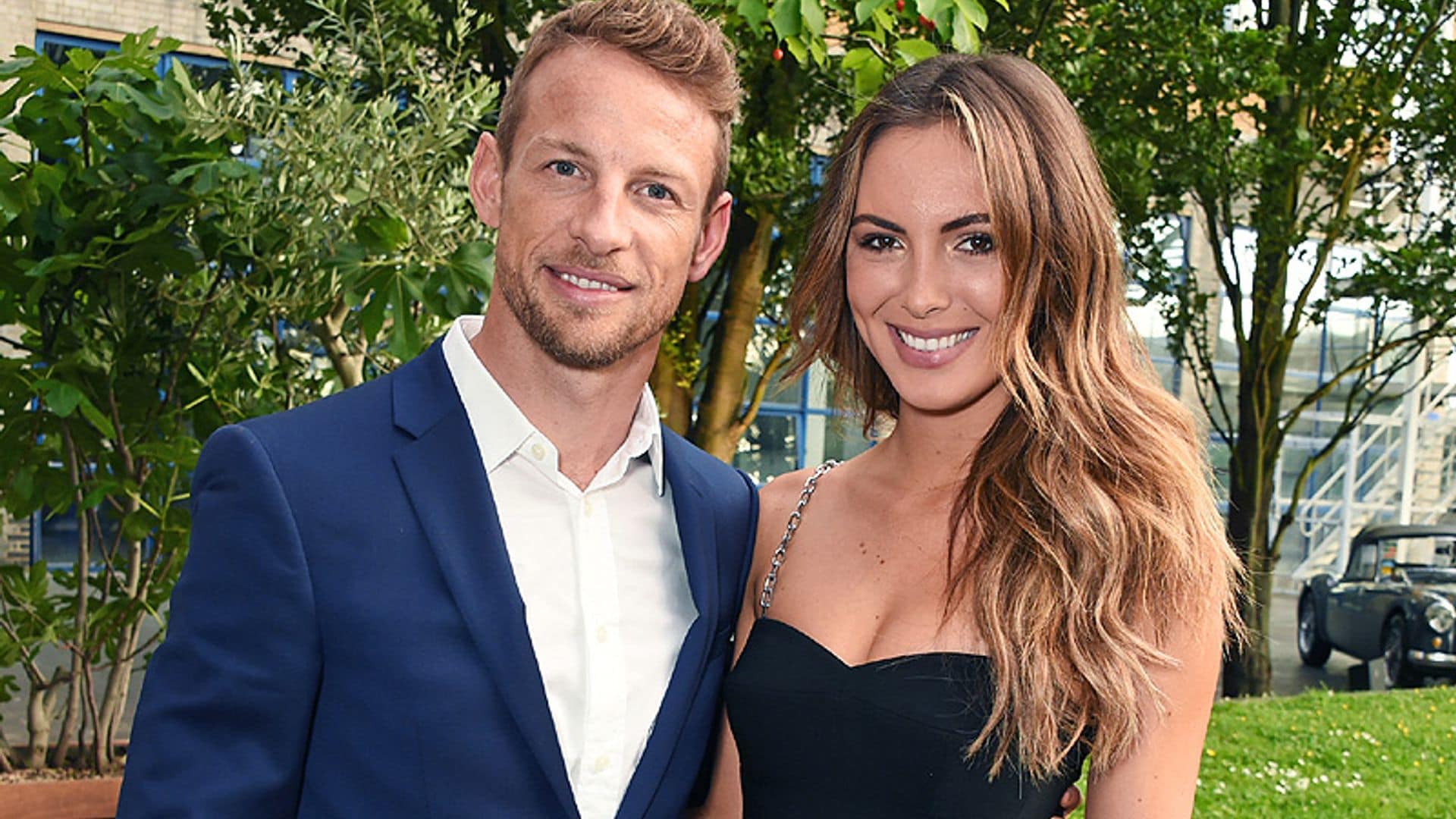 El piloto Jenson Button se ha comprometido con la modelo Brittny Ward