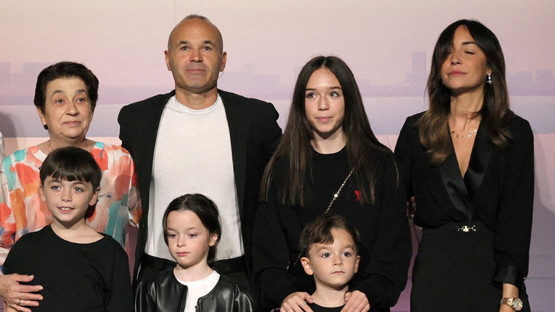 El emocionado discurso de Andrés Iniesta dedicado a su mujer Anna y sus cinco hijos tras anunciar su retirada