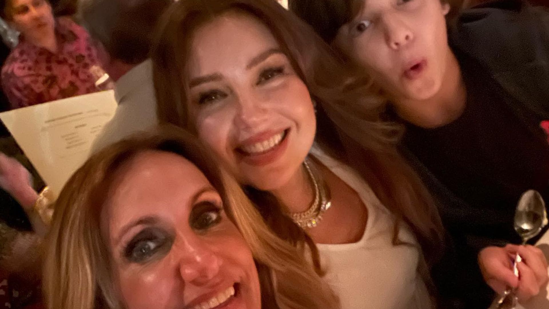 Matthew, el más lindo acompañante de Thalía en su salida con Lili Estefan