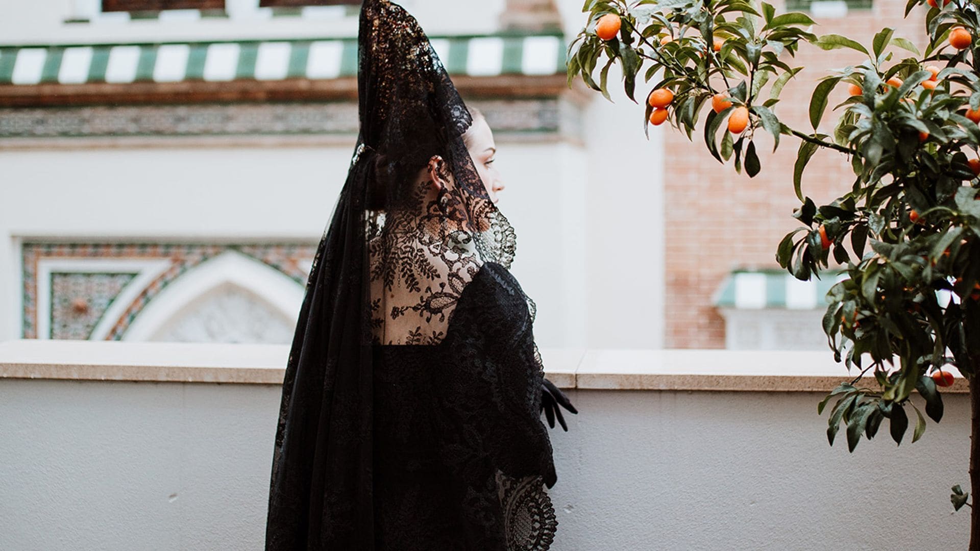 La guía definitiva para llevar mantilla en Semana Santa que también sirve a las madrinas