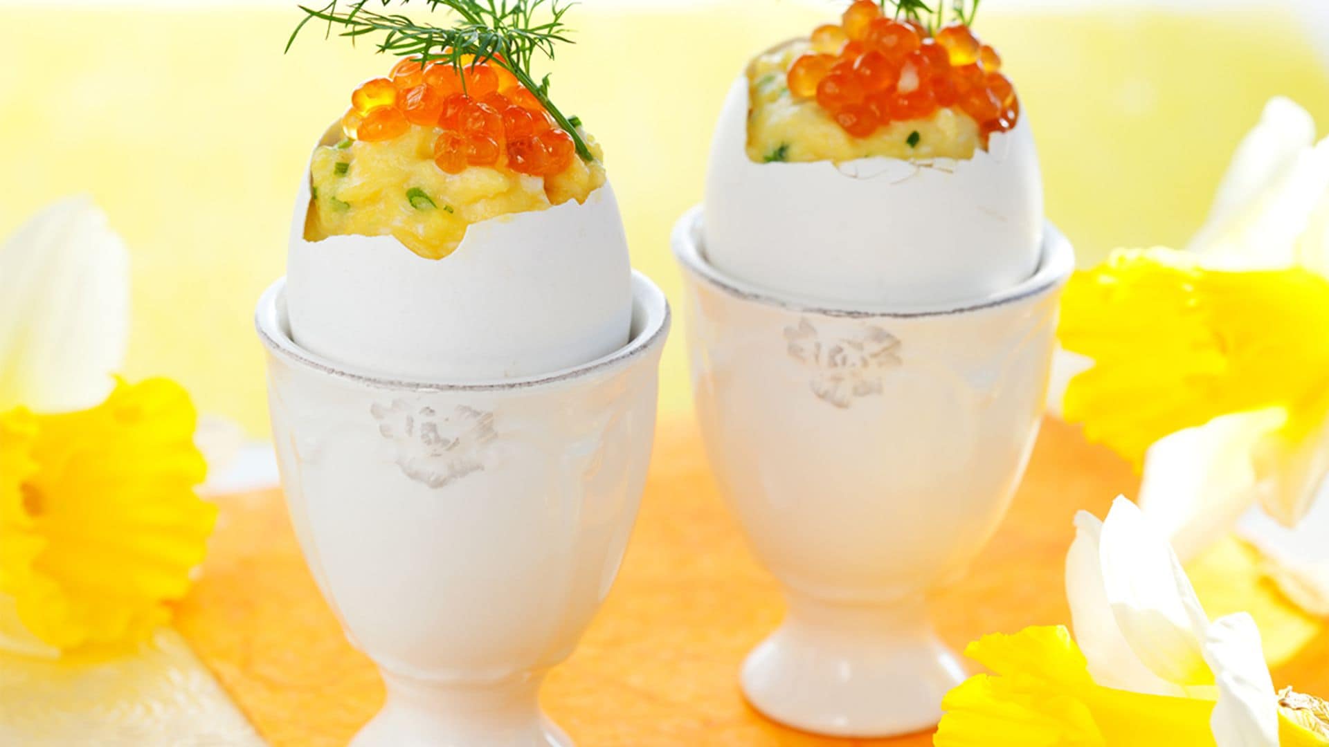 Huevos revueltos con huevas de salmón