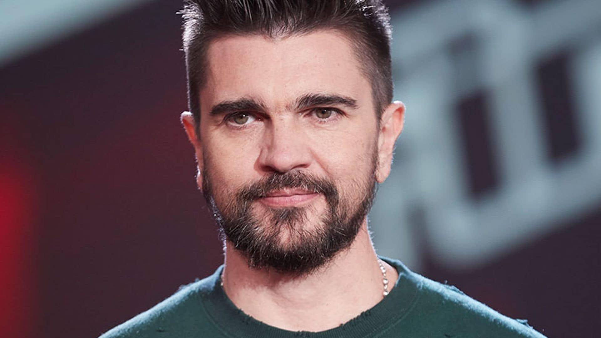 Juanes empieza el nuevo año, literalmente, con mal pie