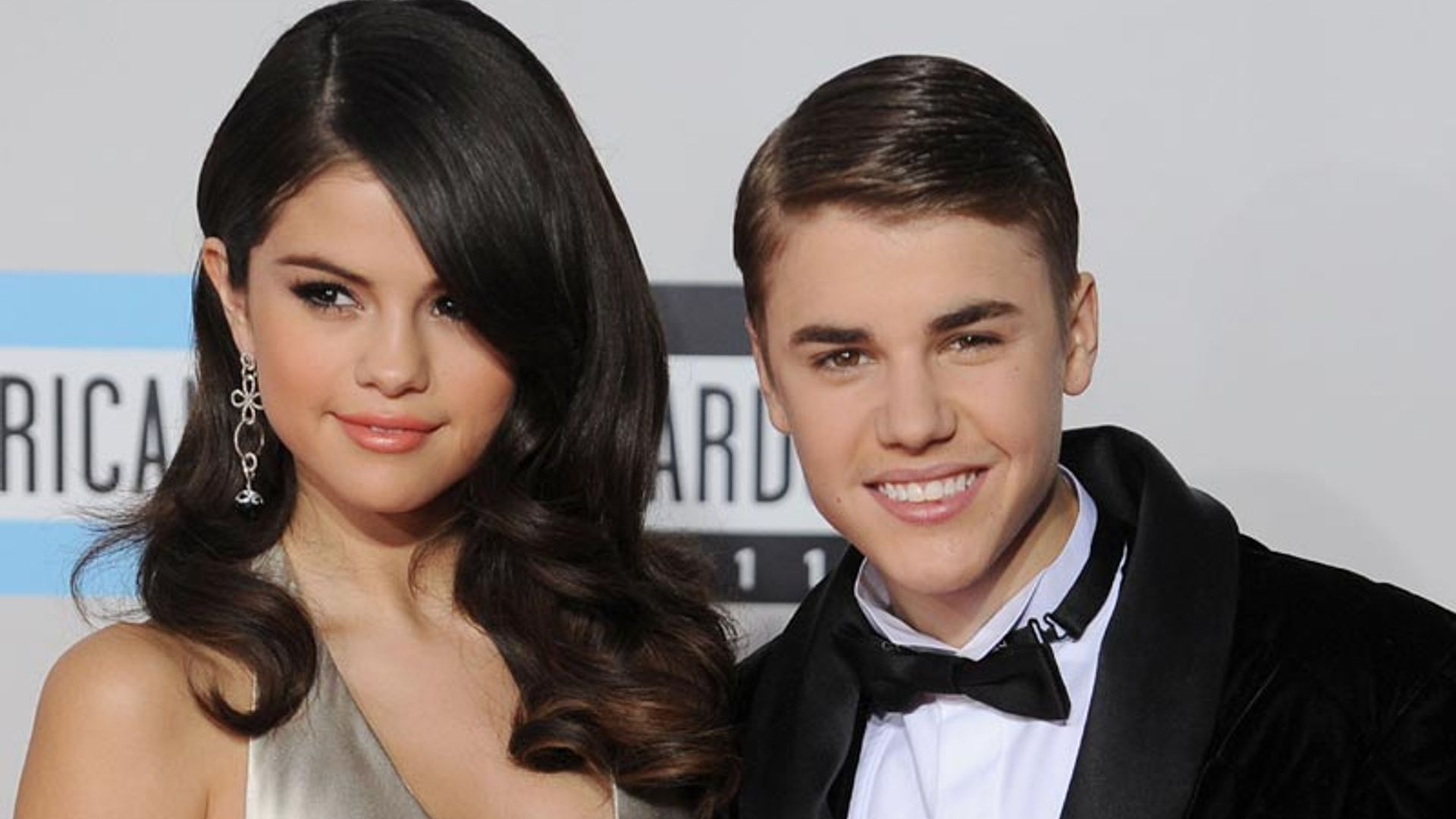 ¡Ahora sí! Selena Gomez y Justin Bieber hacen 'oficial' su relación en redes