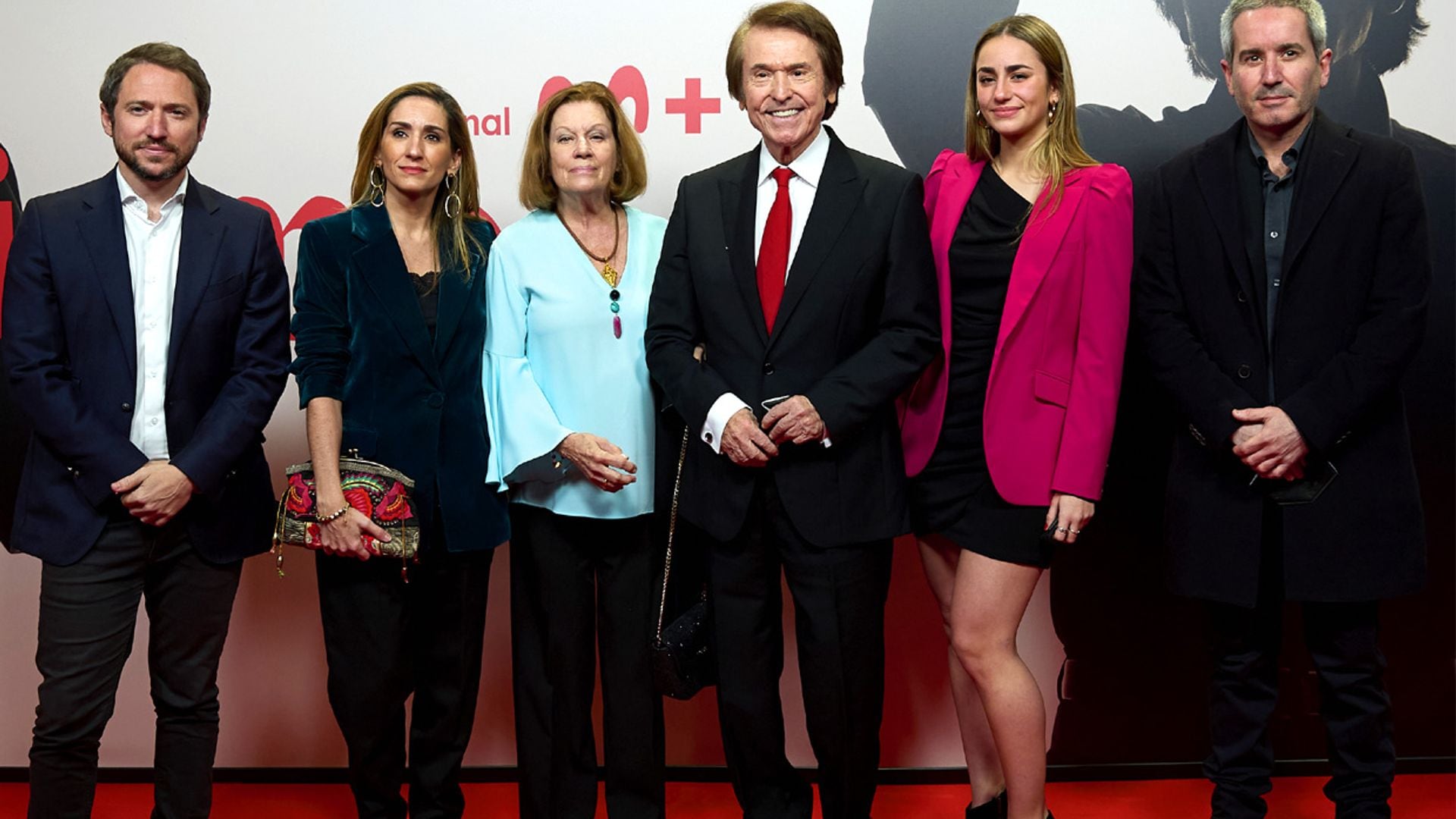 El lado más personal de Raphael, de sus 50 años casado con Natalia Figueroa a sus tres hijos y ocho nietos