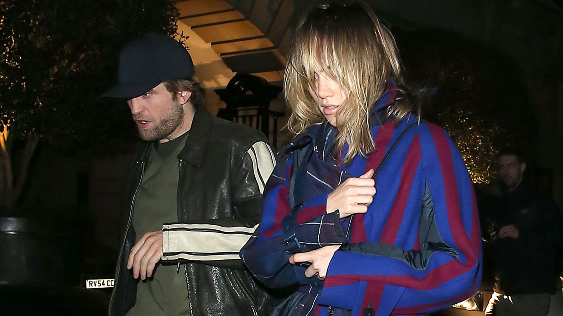 Robert Pattinson y Suki Waterhouse celebran juntos la Navidad entre rumores de compromiso