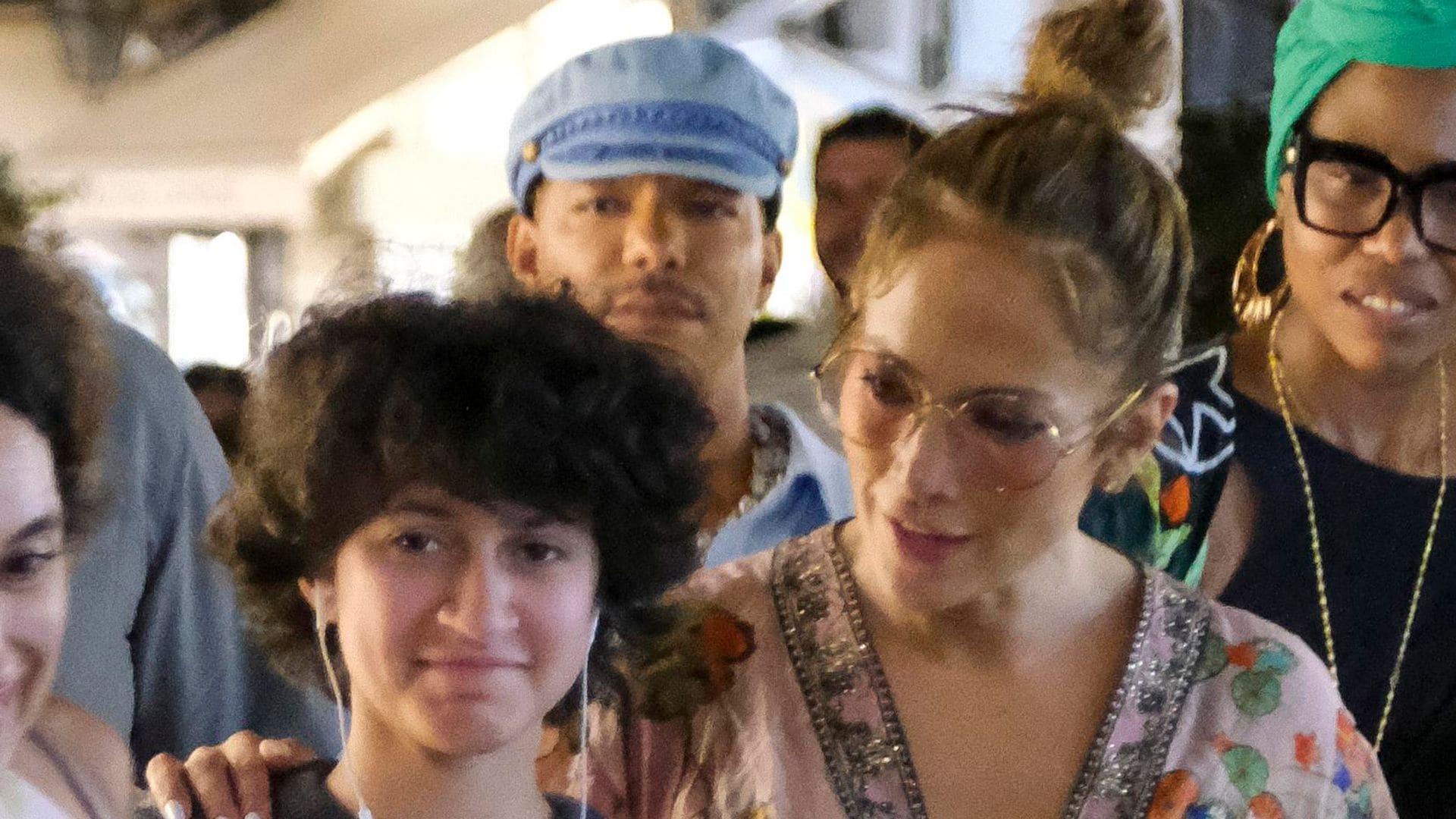 Jennifer Lopez y su hija Emme disfrutan de un paseo nocturno por Capri sin Ben Affleck