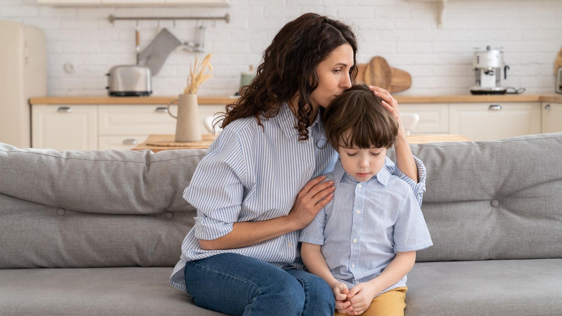 ‘Mi hijo se cambia de colegio y tiene muchos miedos, ¿qué puedo hacer?’