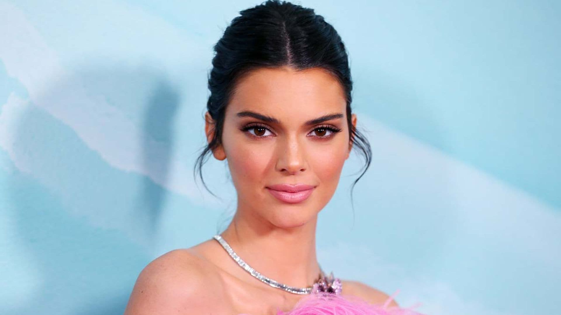 Kendall Jenner se hace viral posando en bikini ¡en la nieve!