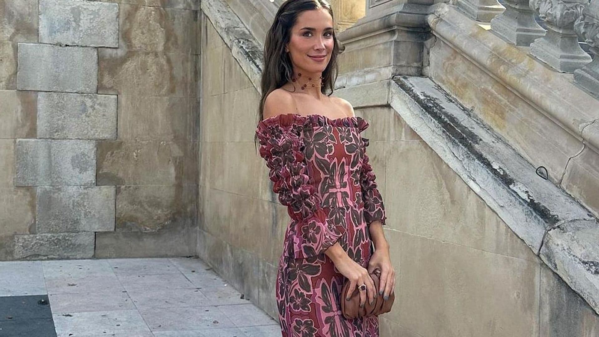 María Pombo, la invitada perfecta gracias a un vestido floral que conecta con Belén Corsini