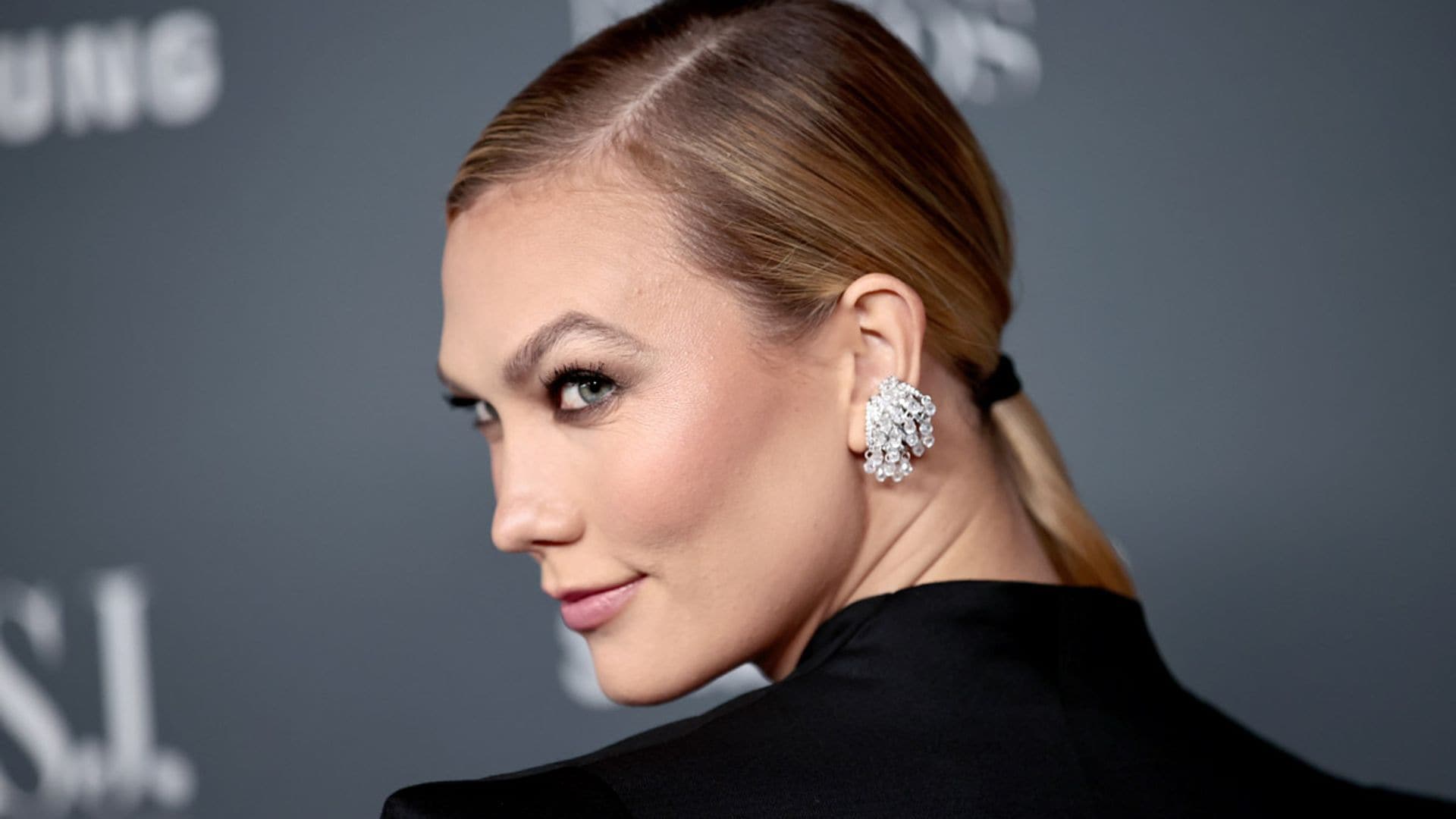 Karlie Kloss comparte su truco con el que agranda los ojos en menos de un minuto