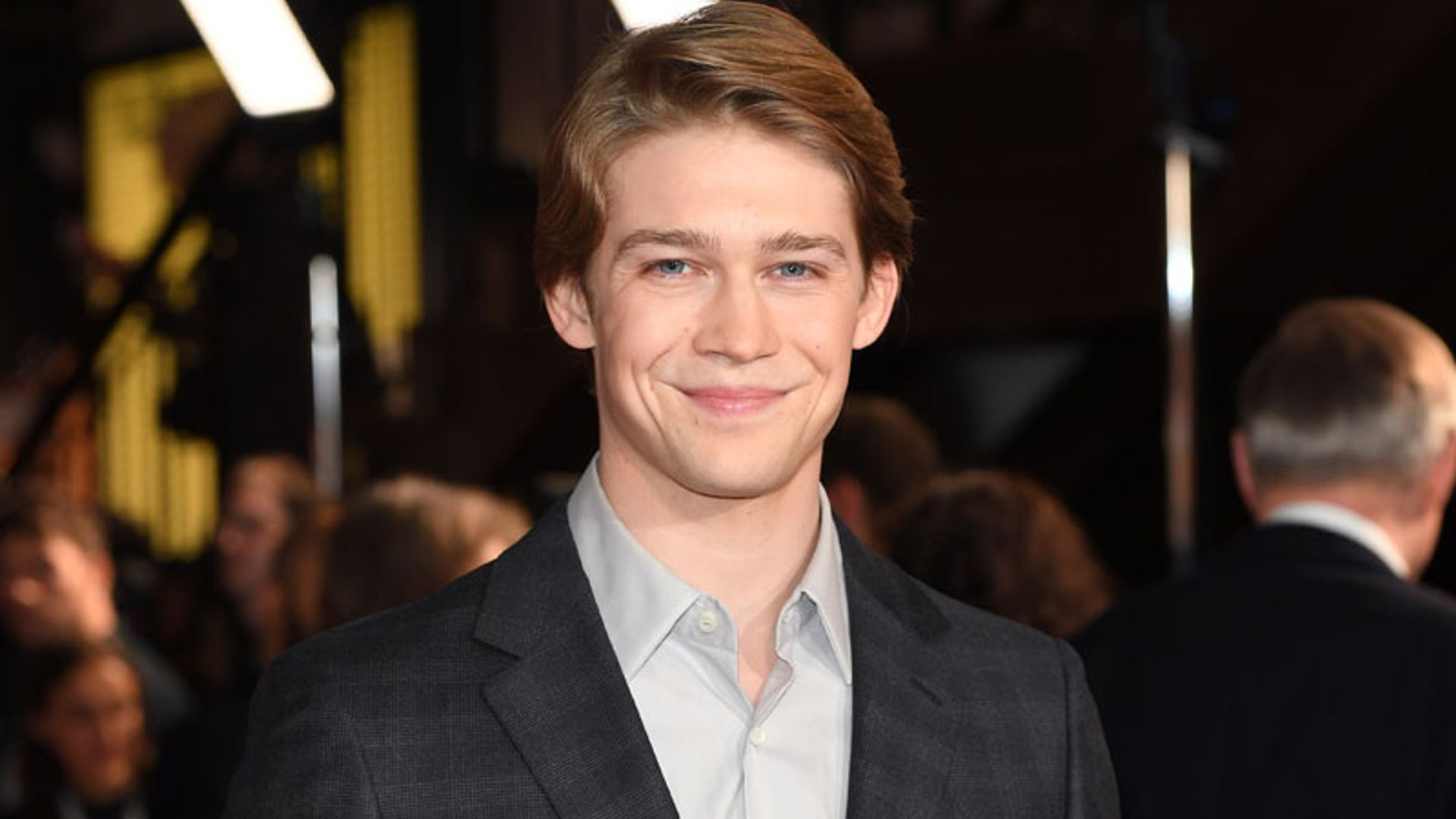 Joe Alwyn, el novio de Taylor Swift, debuta en su primera gran campaña como modelo