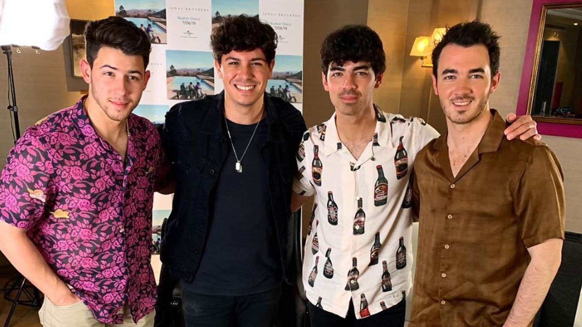 Alfred García revoluciona a sus fans, ¿qué hacía con los Jonas Brothers?