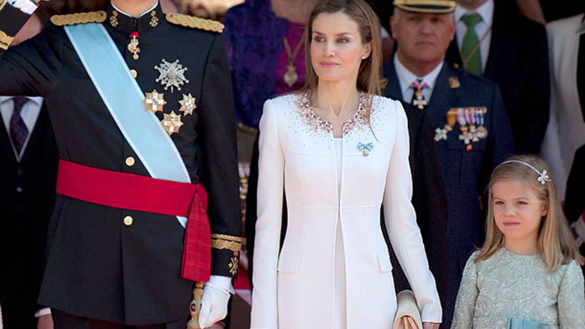 Así vistió la reina Letizia y sus hijas en la proclamación del rey Felipe VI hace 10 años