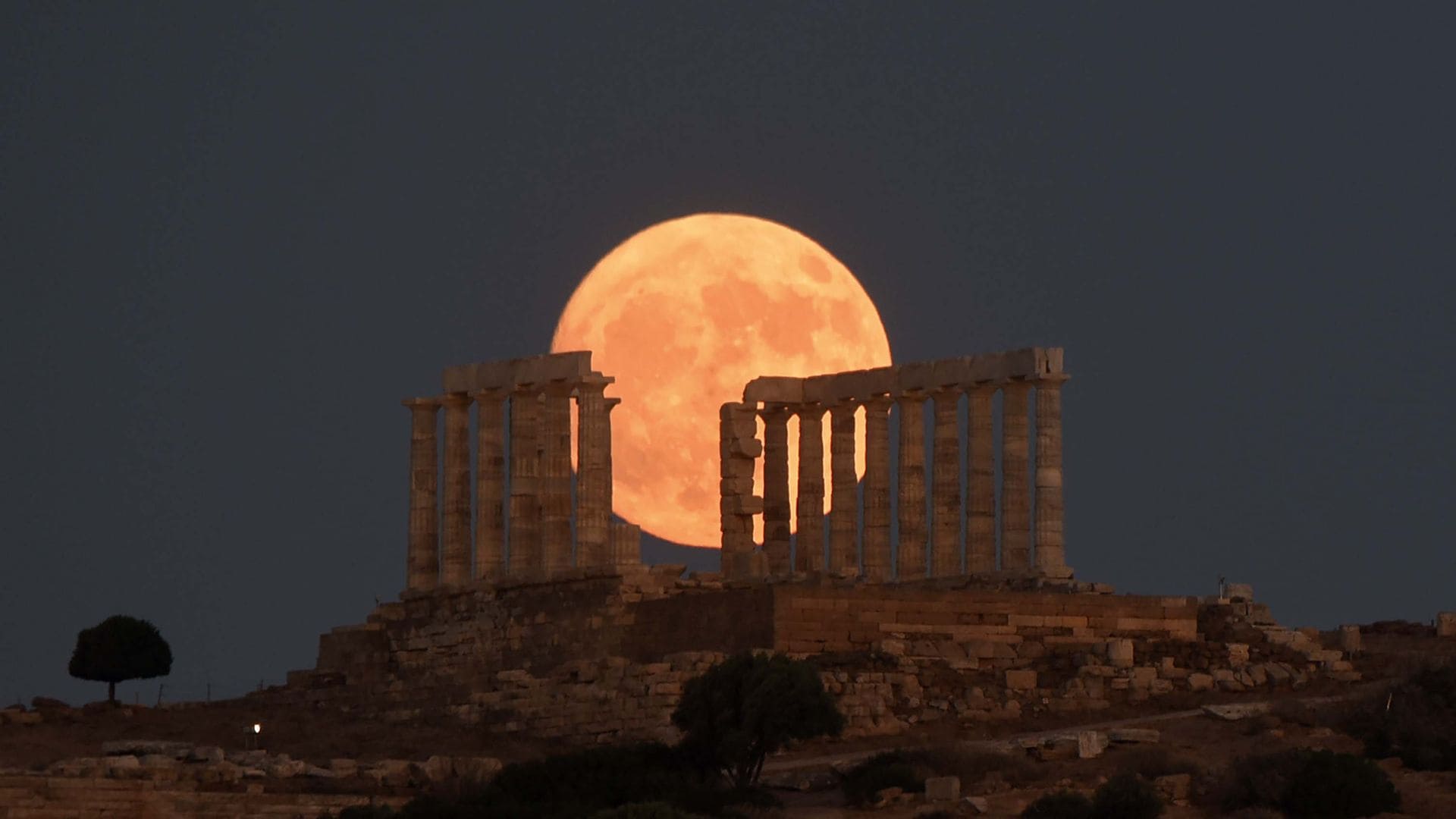 La Luna del pasado, el presente y el futuro: proyectos, fenómenos y mucha historia