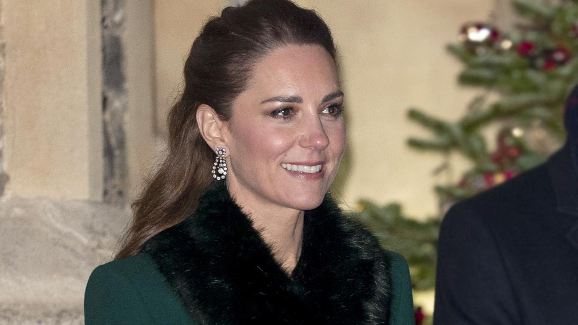 De verde y con falsa piel: Kate finaliza su viaje de los cambios de looks estratégicos