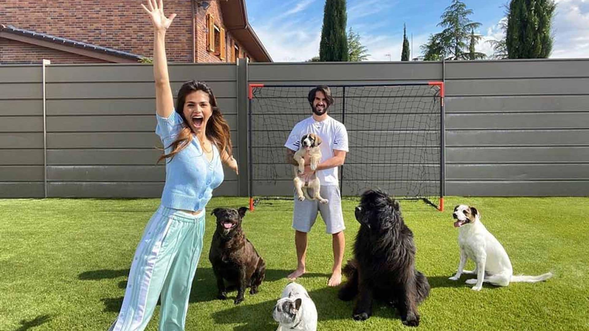 ¡La familia crece! Sara Sálamo e Isco Alarcón reciben en casa a un nuevo amigo