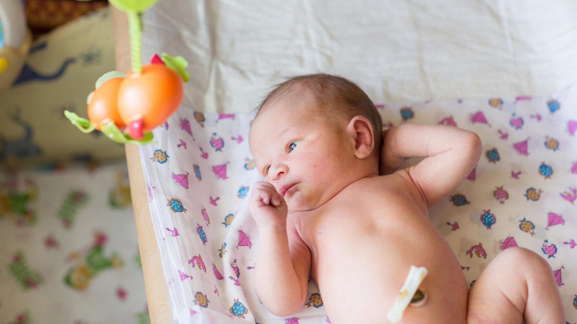 Las nuevas recomendaciones para curar el cordón umbilical de tu bebé