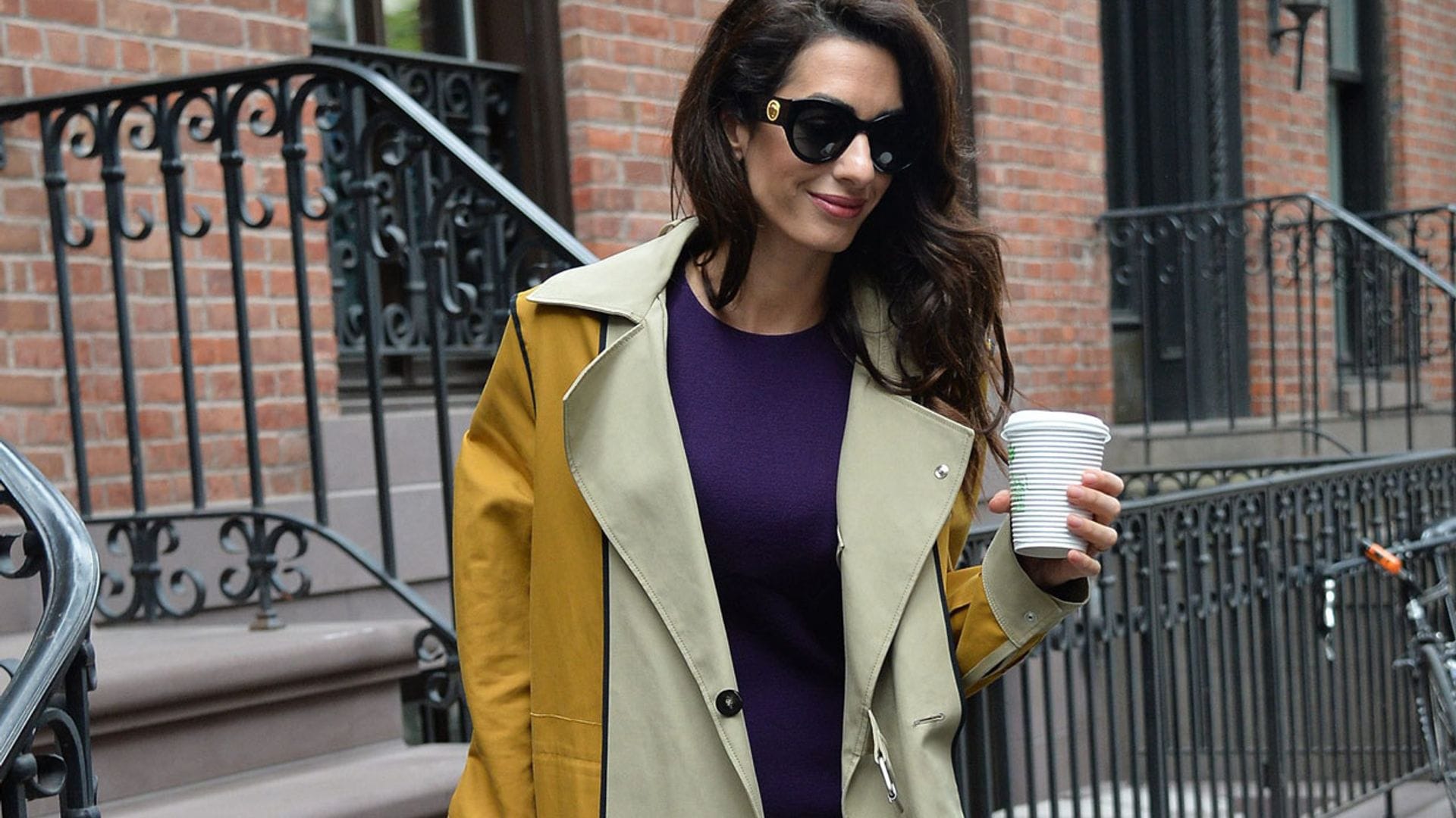 Amal Clooney, tu nueva estilista: sigue sus mejores consejos para vestir bien en diciembre