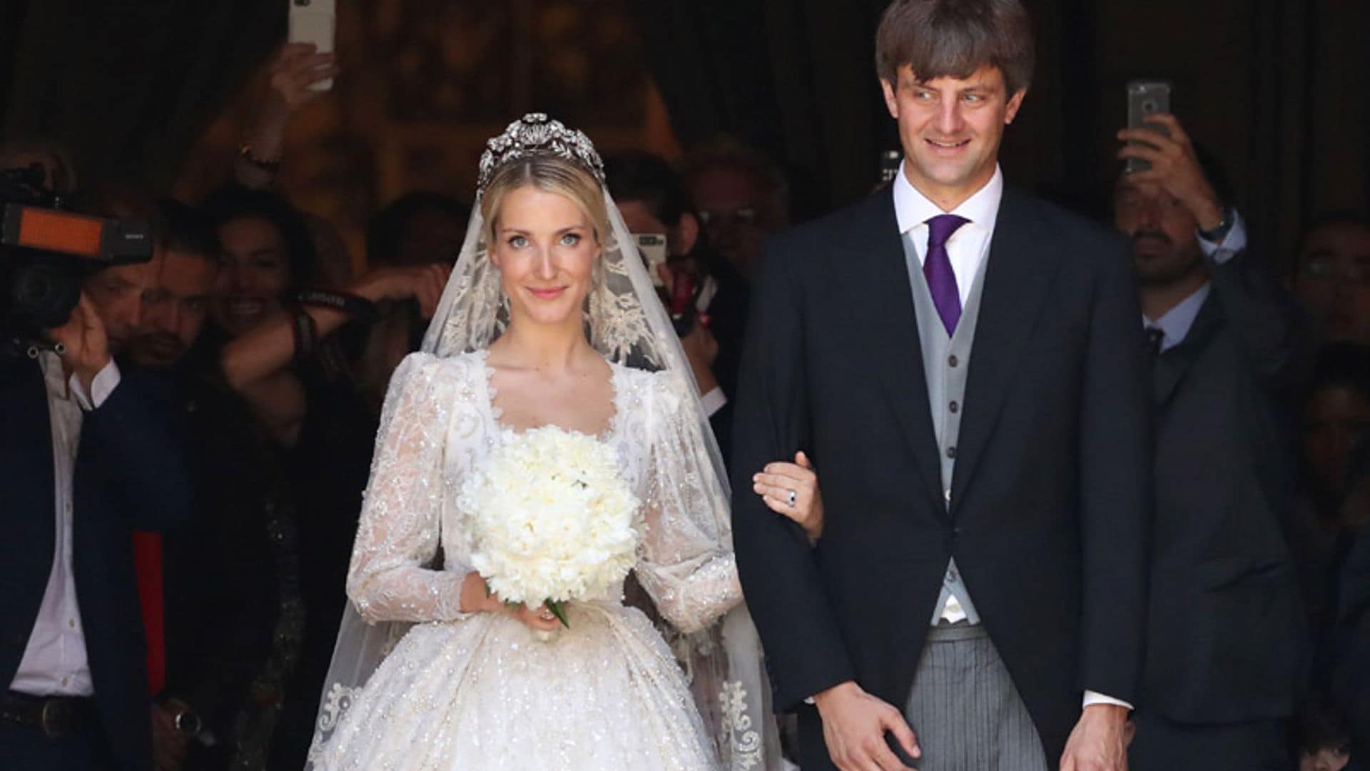 Una princesa de inspiración rusa coronada con la impresionante tiara floral de los Hannover