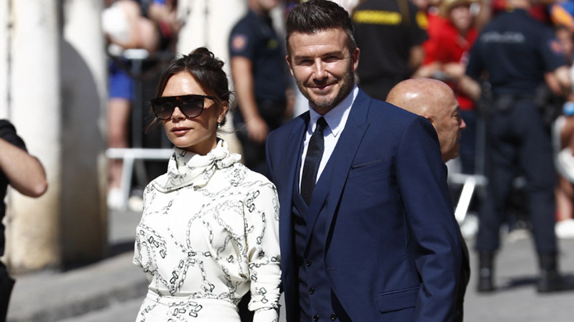 Victoria Beckham se salta el protocolo en Sevilla con el último look premamá de Meghan