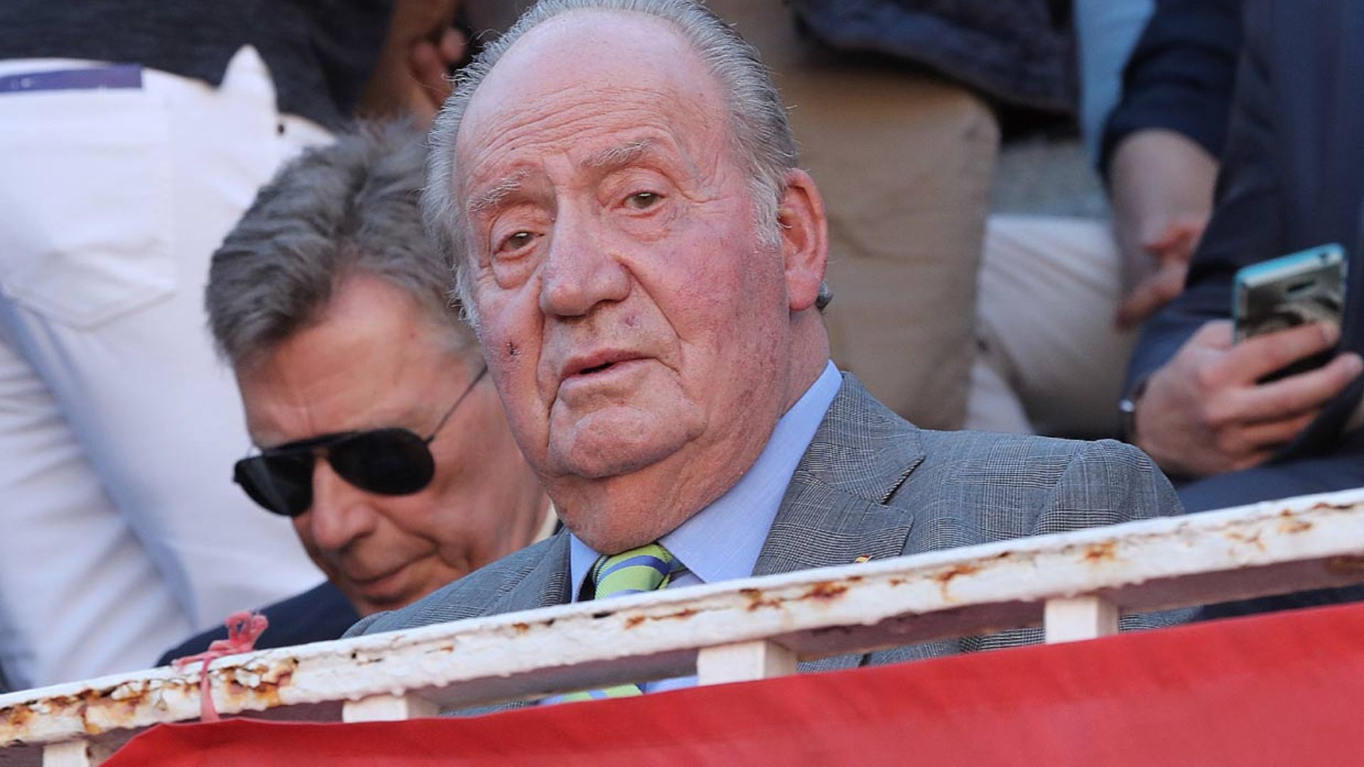 Don Juan Carlos reaparece en los toros tras el anuncio de su retirada de la vida pública