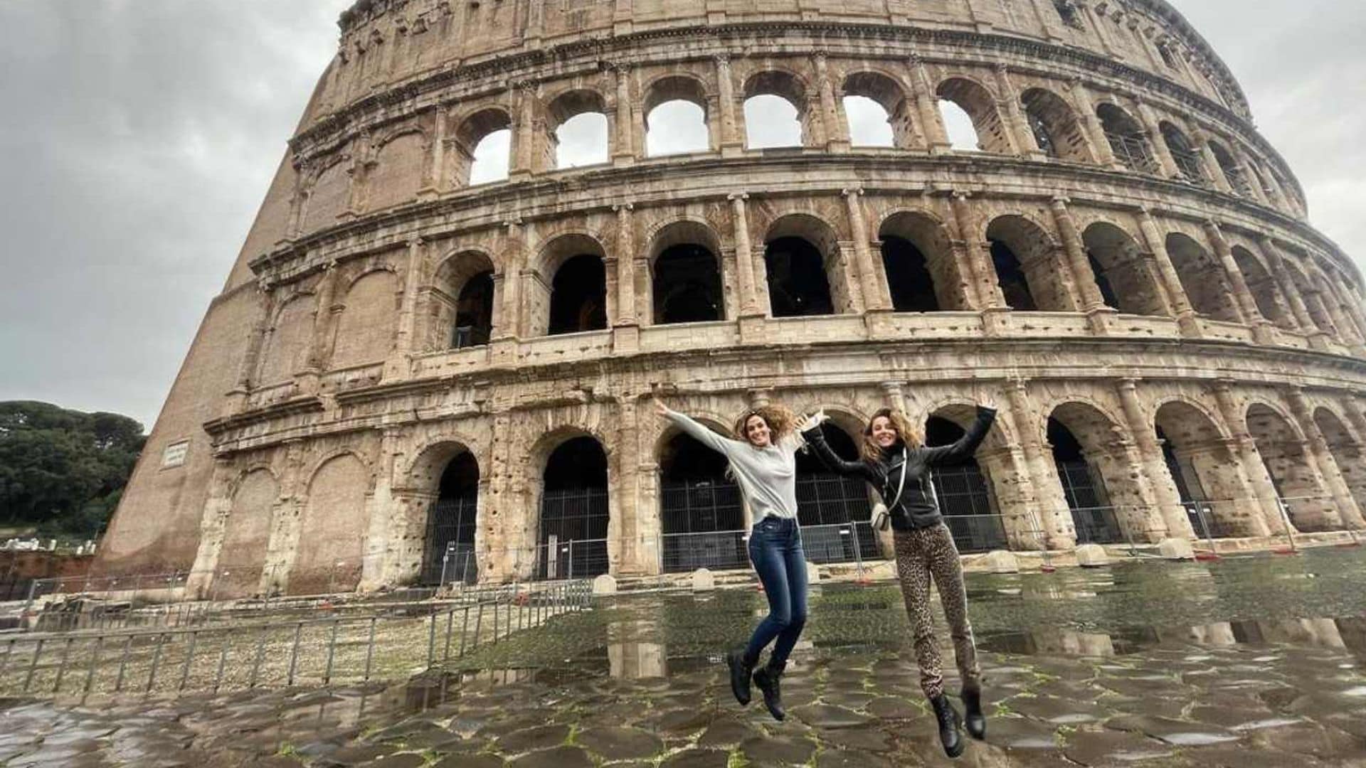 Elsa Pataky recorre Roma acompañada de sus 'pequeños gladiadores'