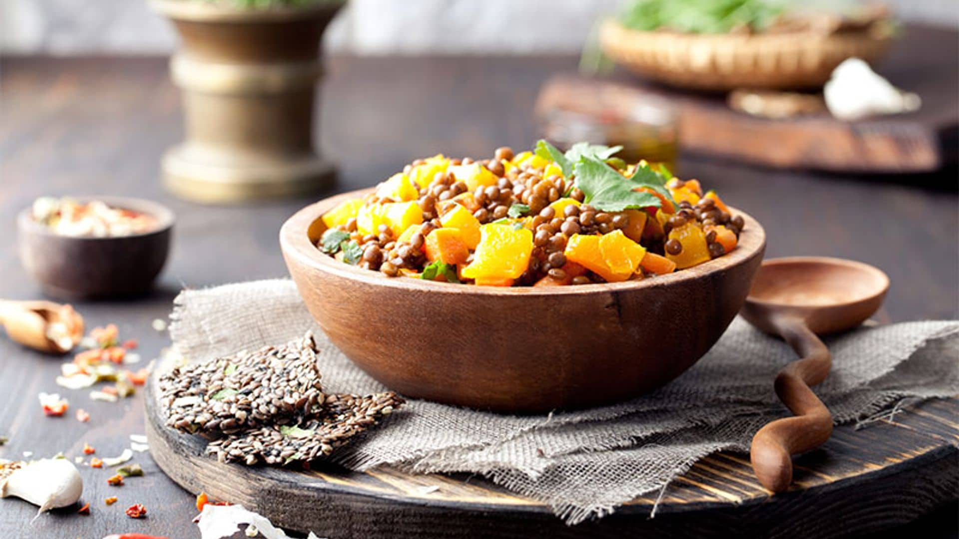 Curry de lentejas con calabaza y zanahoria asadas